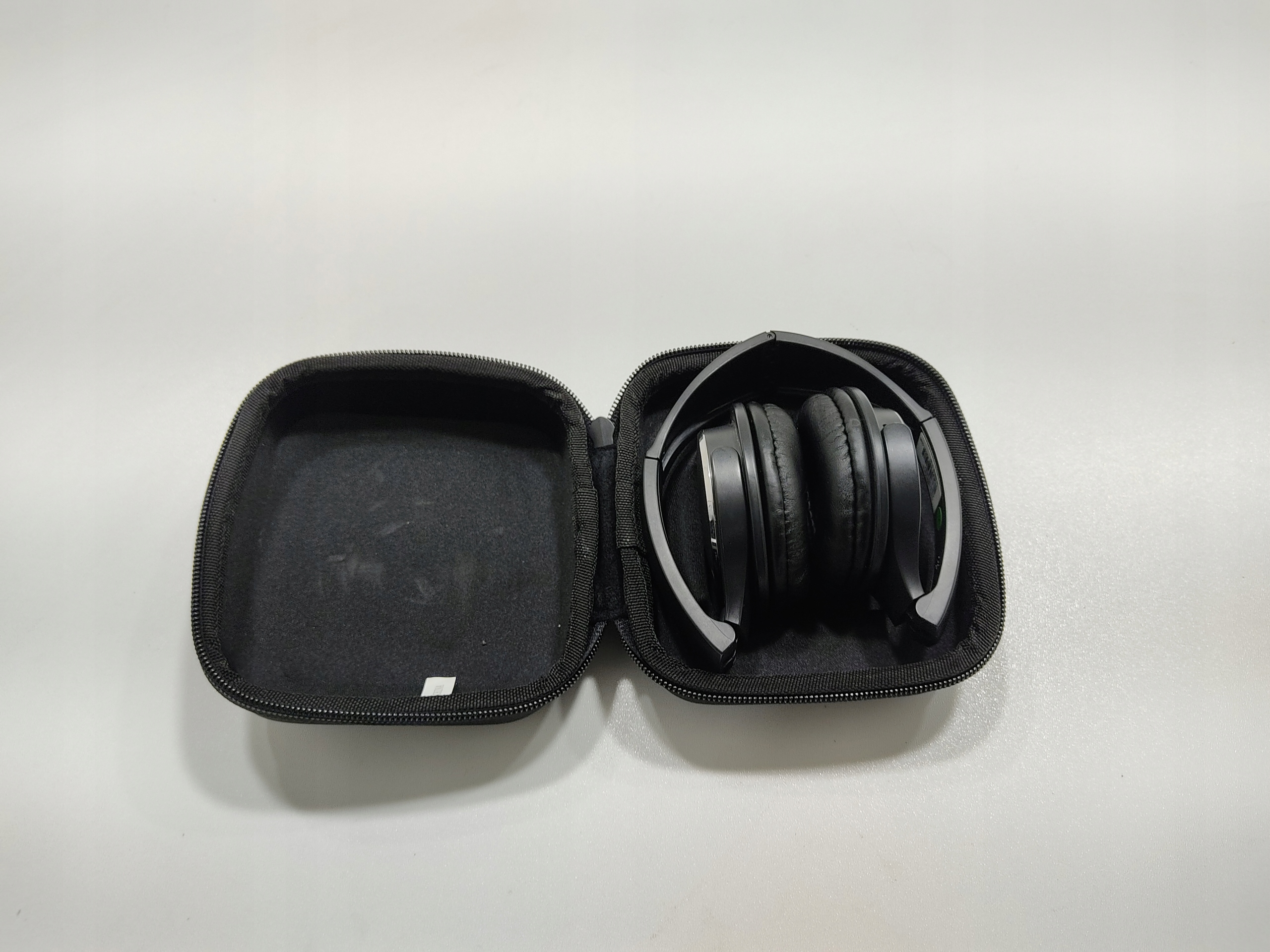 SŁUCHAWKI AUDIO ETUI KOBEREC PEUGEOT 3008 I 9665813380 2009-2015