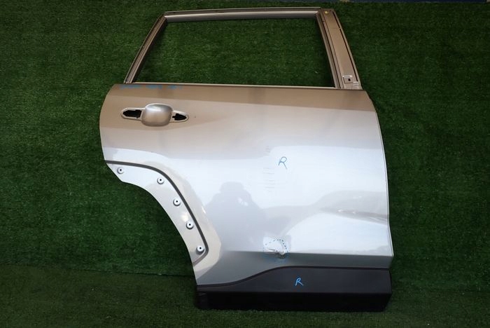 TOYOTA RAV4 19- PRAVE ZADNE DVERE