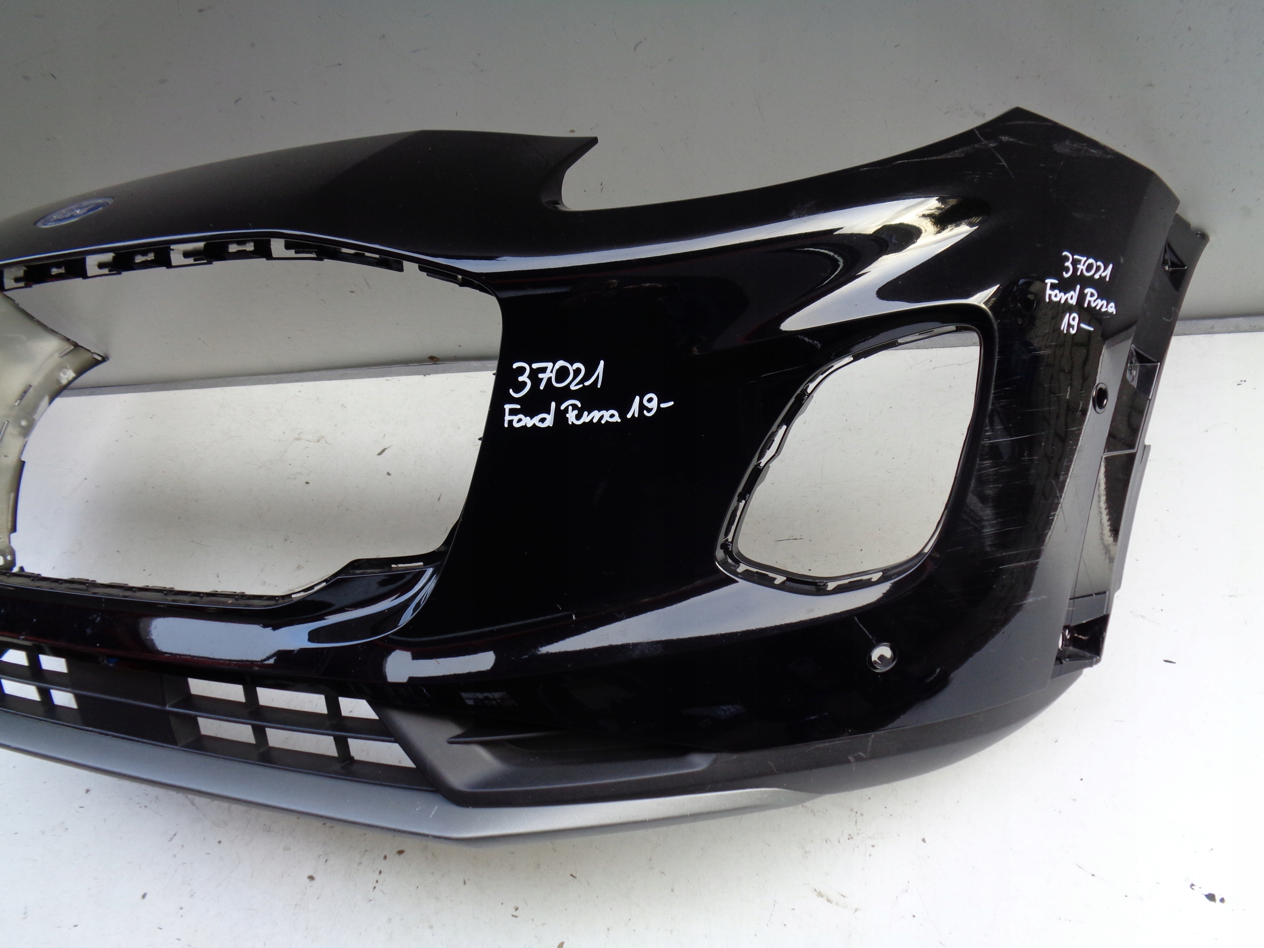 PREDNÝ NÁRAZNÍK FORD PUMA 19- NR 37021