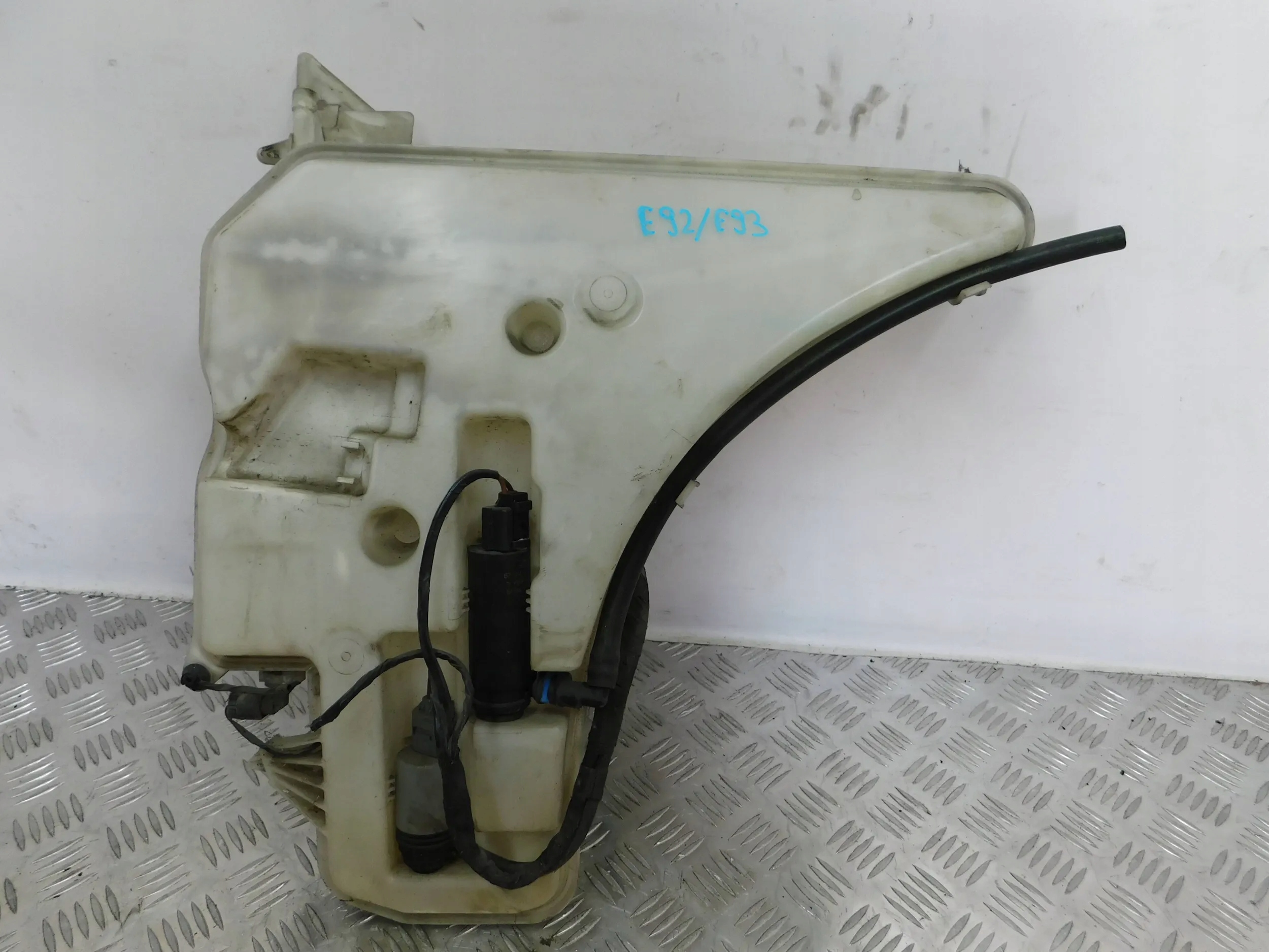 NÁDOBKA OSTREKOVAČOV BMW 3 E92 E93