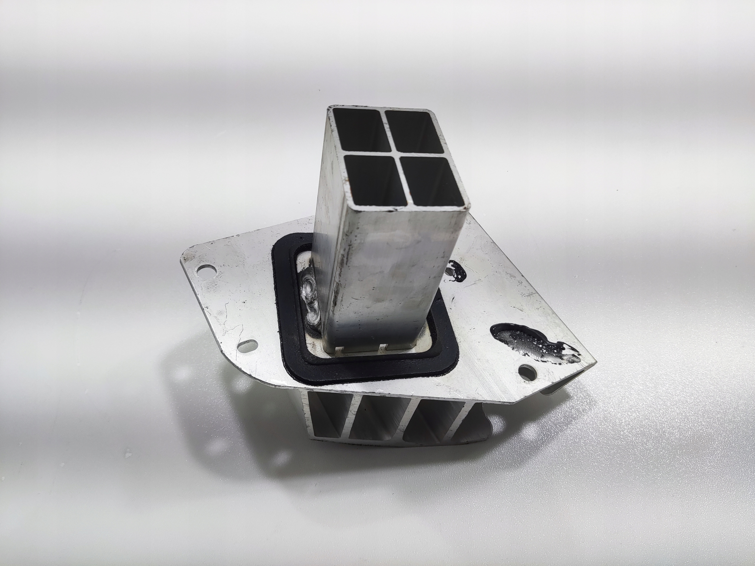 ABSORBER NARAZU ODBÓJ ĽAVÝ ZADNÝ TOYOTA VERSO 2009-2013