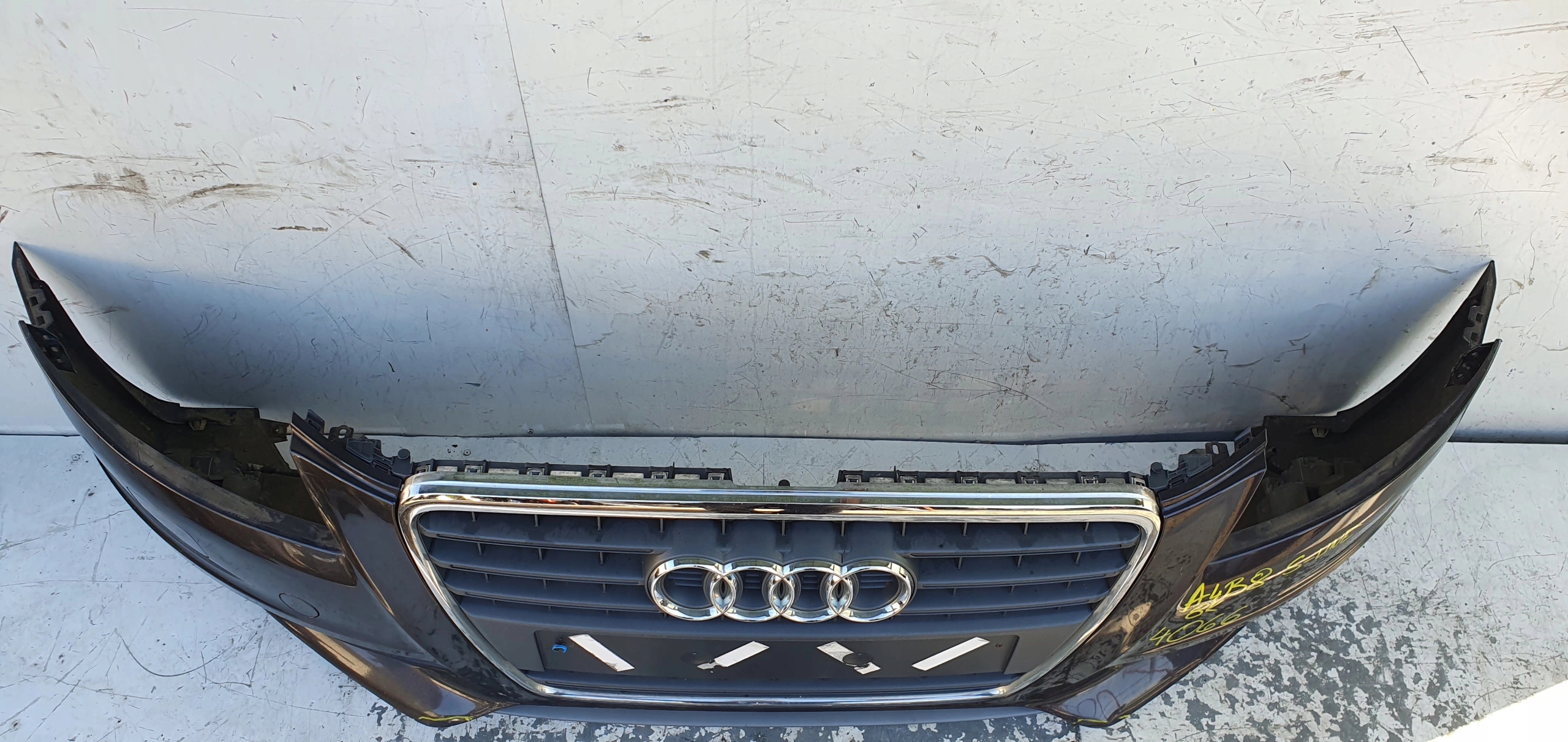 AUDI A4 B8 S-LINE S-LINE XENON PREDNÝ NÁRAZNÍK