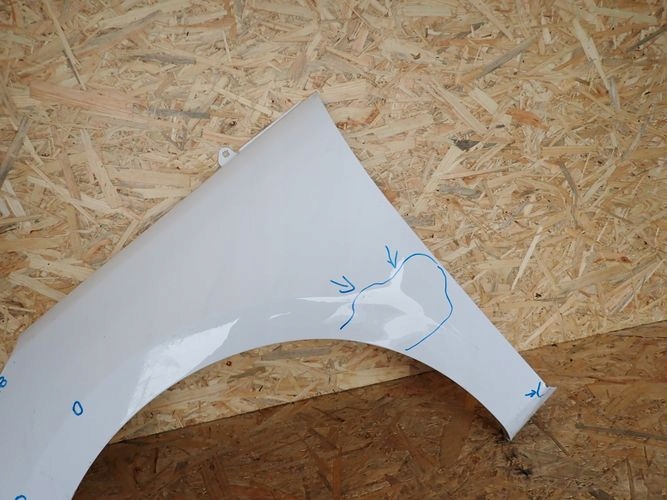 FORD FIESTA MK8 VIII 17- ĽAVÝ PREDNÝ BLATNÍK