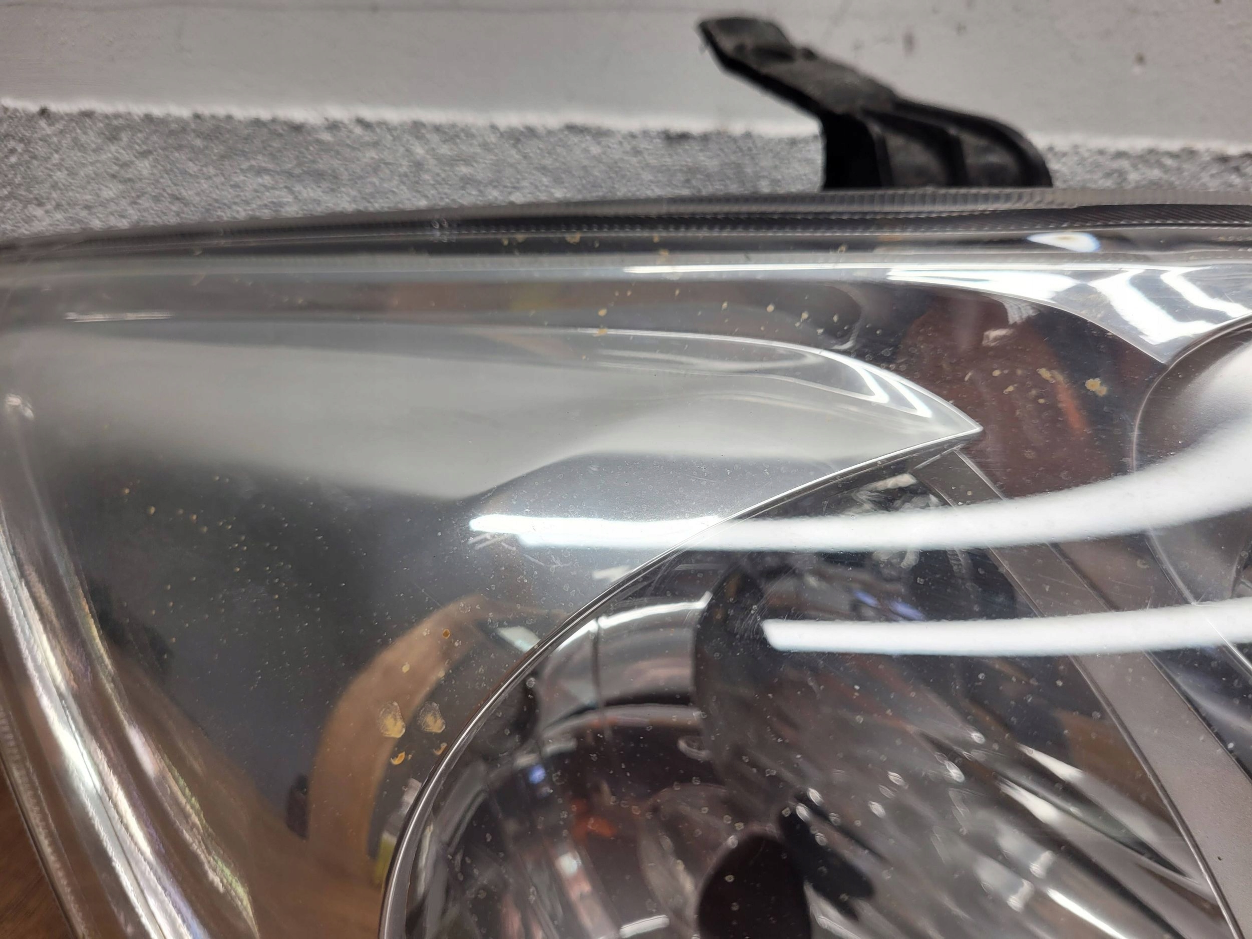 Toyota Auris I 8113002470 SVETLO PRAVÝ PREDNÝ