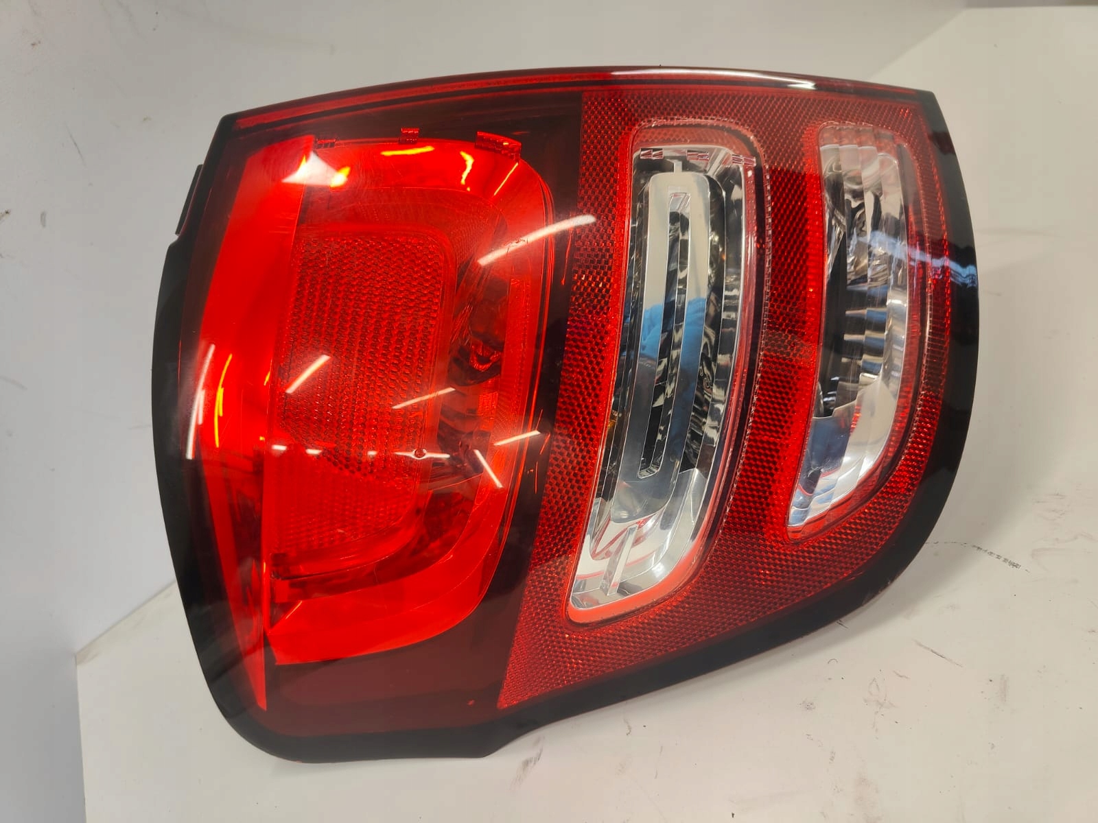 Citroen c3 II 09-13 9673805580 ZADNE SVETLONA ZADNA LAVA