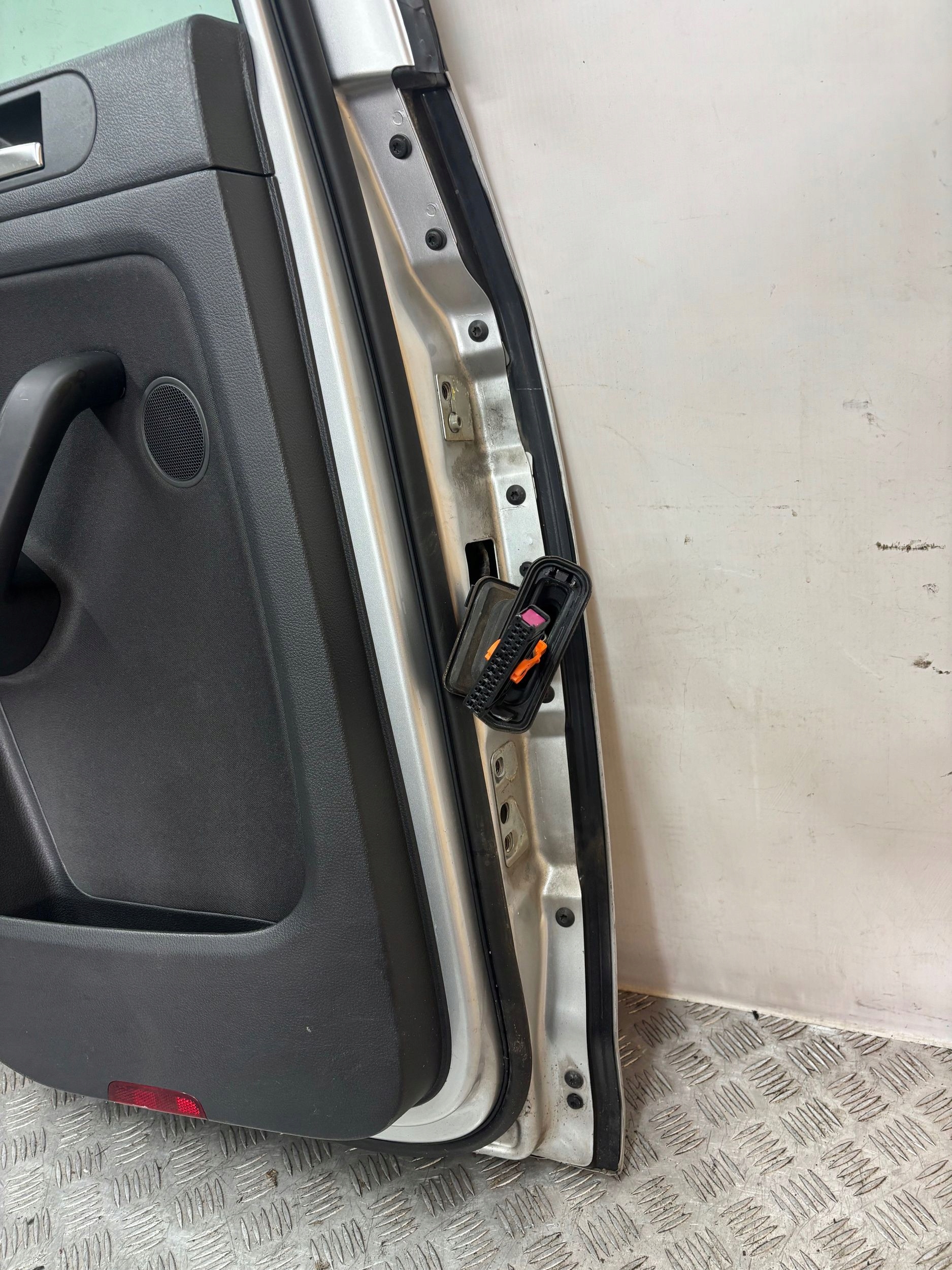 LAVE ZADNE DVERE VW GOLF V VI PLUS