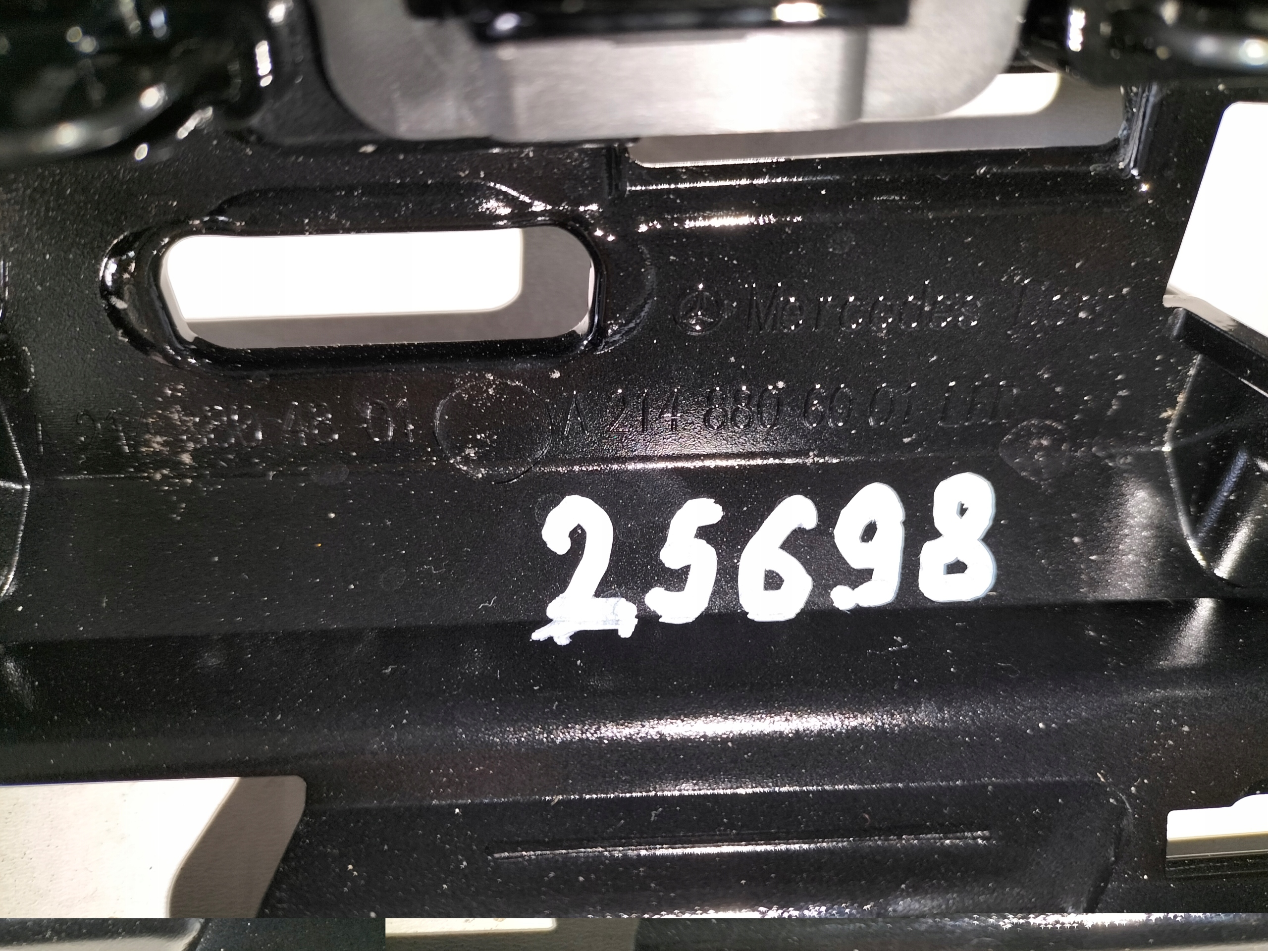 MRIEZKA LISTA MERCEDES E KLASA W214 22-