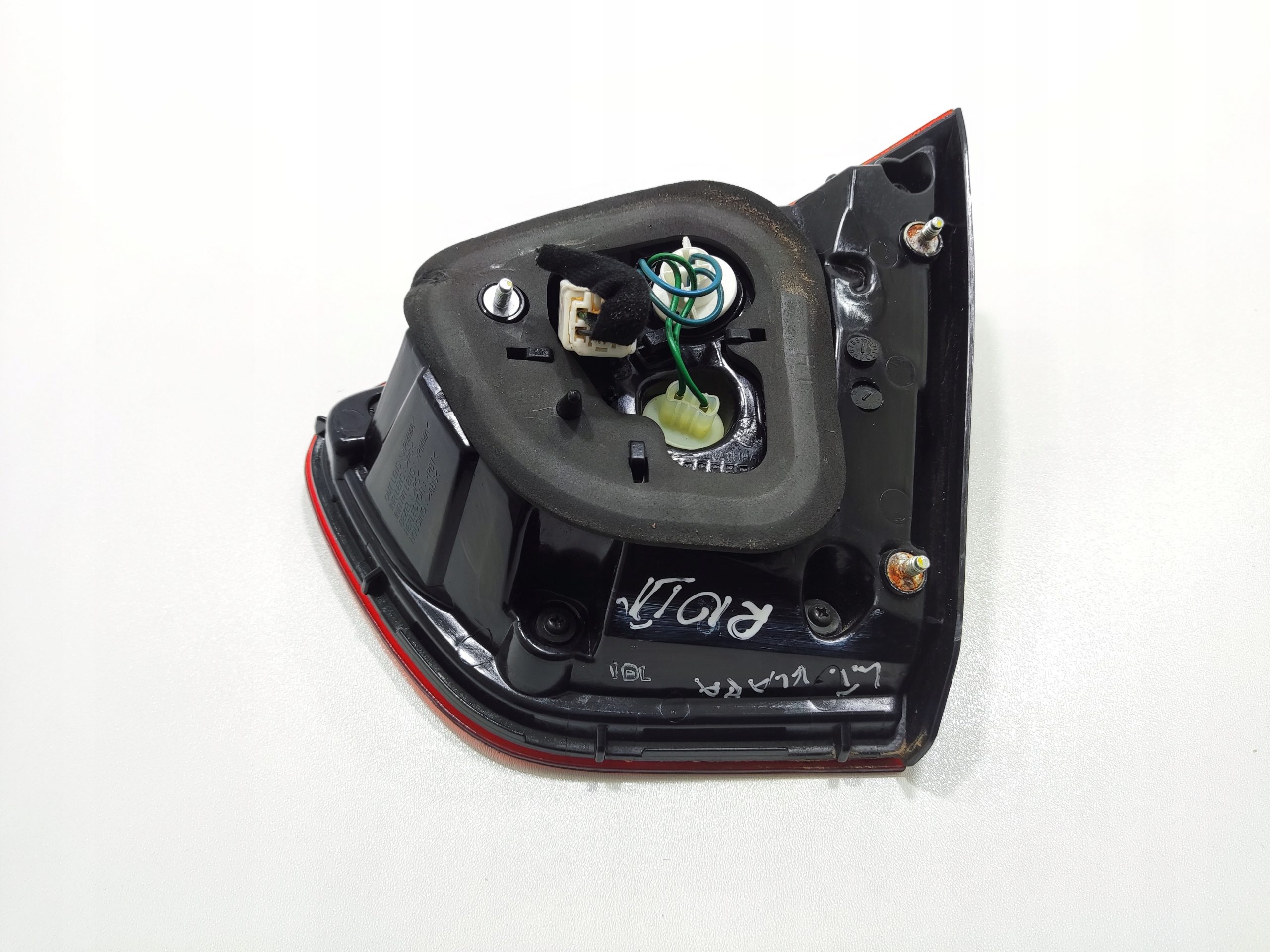 LAVE ZADNE SVETLO V KAPOTE KIA RIO III 92403-1W2 2011-2017