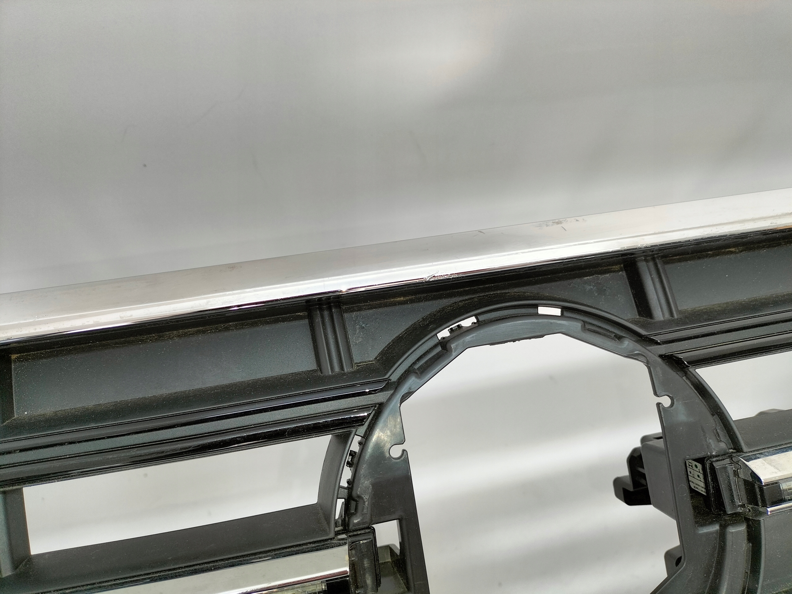 PREDNÝ NÁRAZNÍK VW TOUAREG III LIFT 23- R-LINE