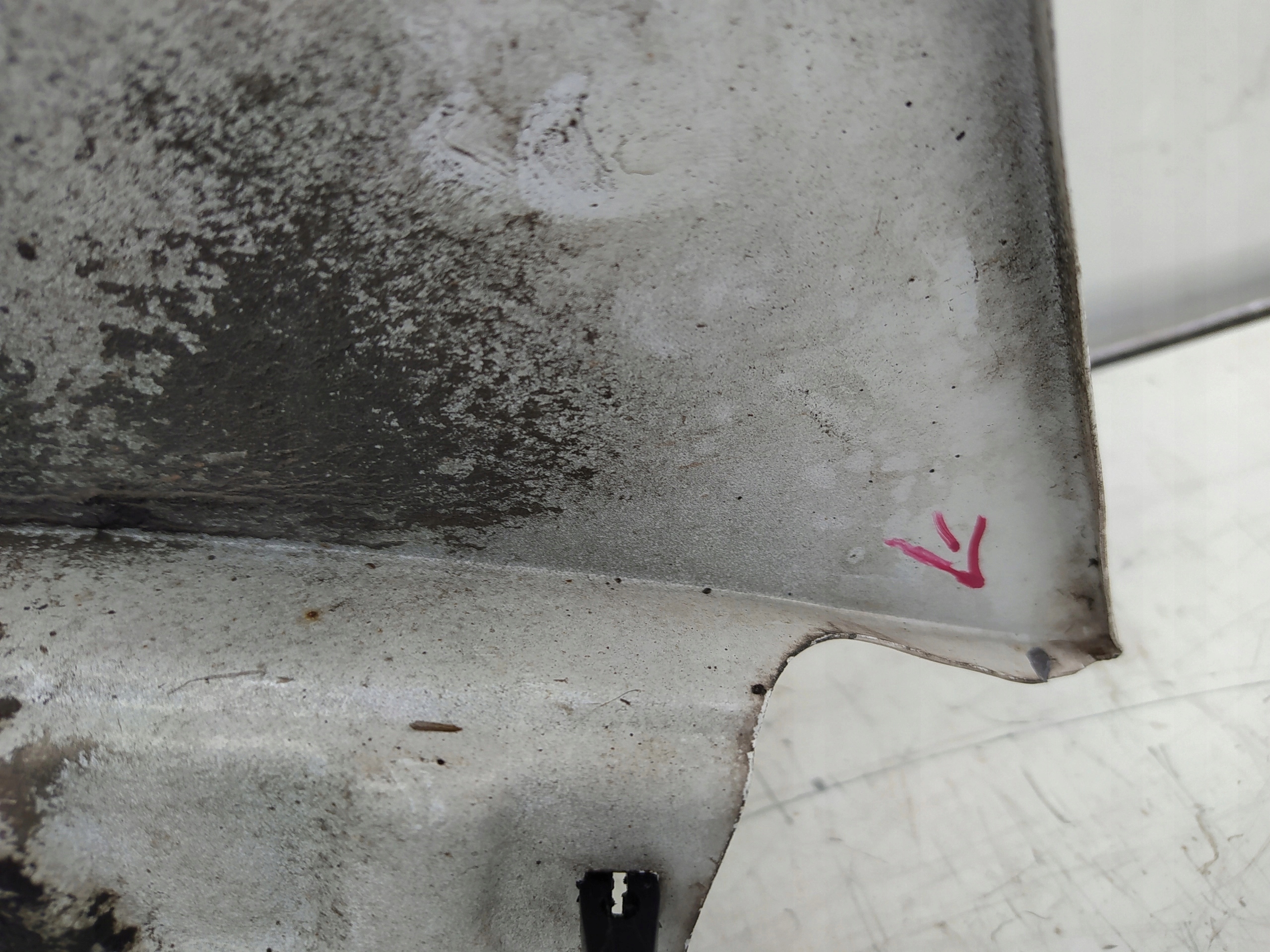 VW JETTA 010-015 ĽAVÝ PREDNÝ BLATNÍK