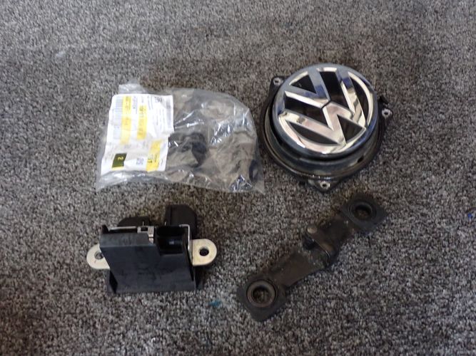 VW GOLF VII ZAMOK ZADNEJ KAPOTY