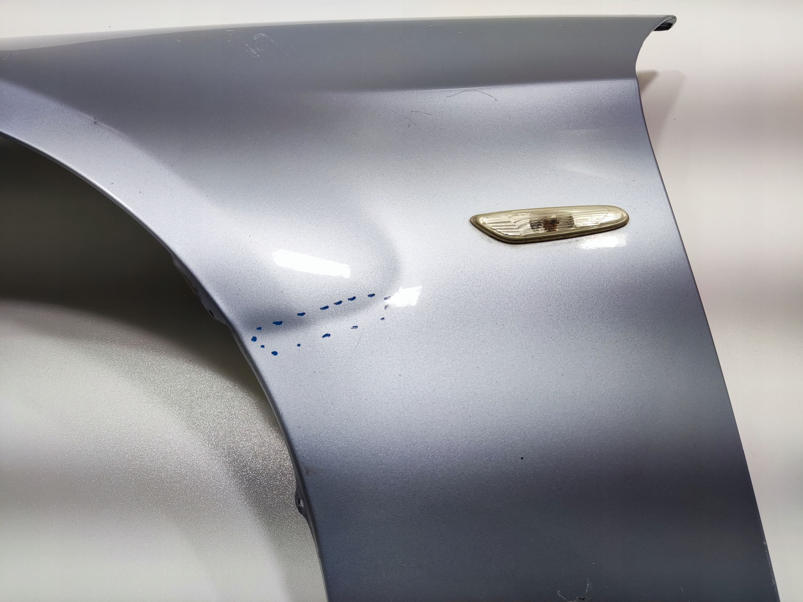 ĽAVÝ PREDNÝ BLATNÍK BMW 3 E90 E91 2008-2012 LIFT