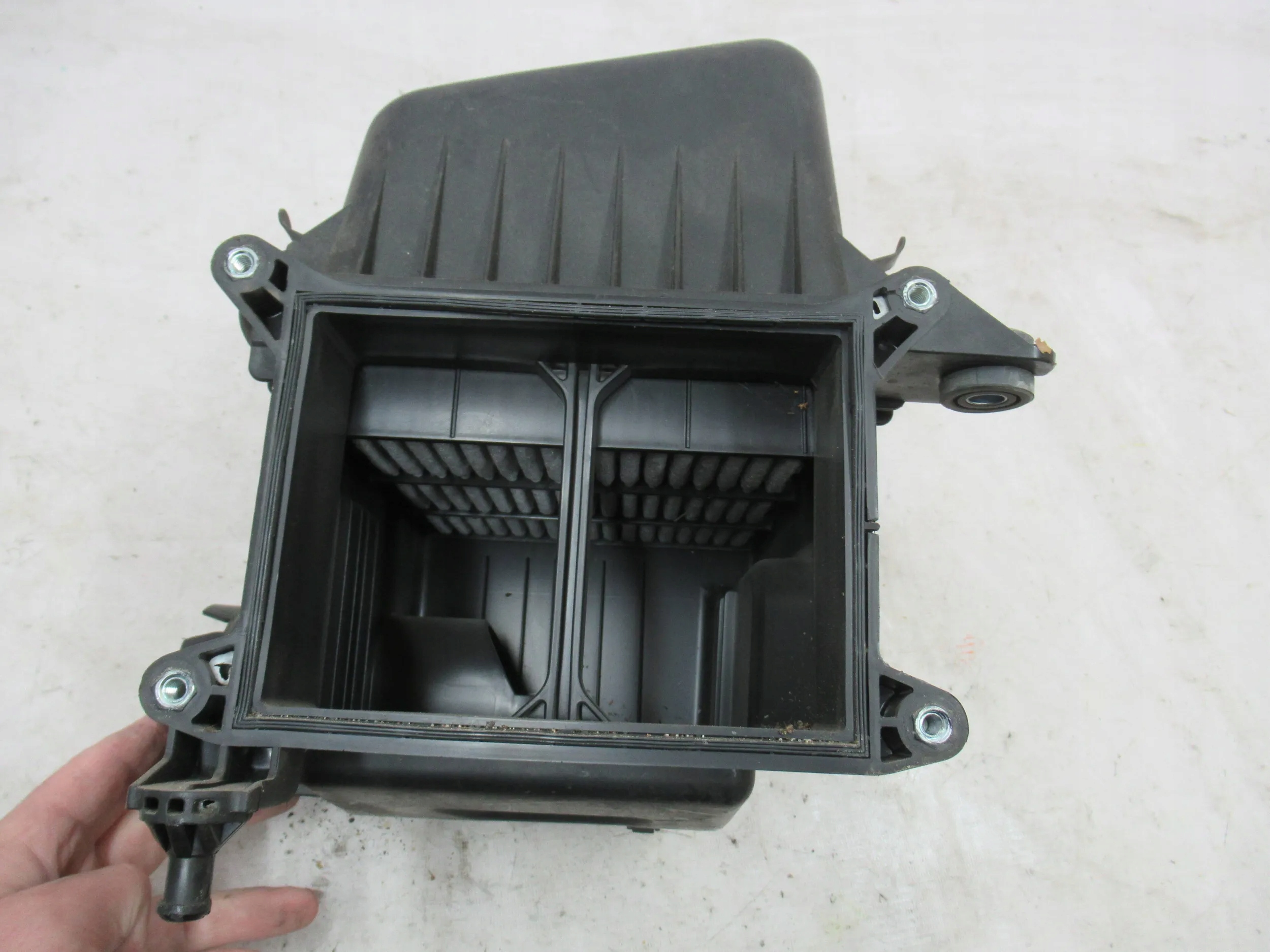 OBAL VZDUCHOVÉHO FILTERA HYUNDAI I30 1.4 16V