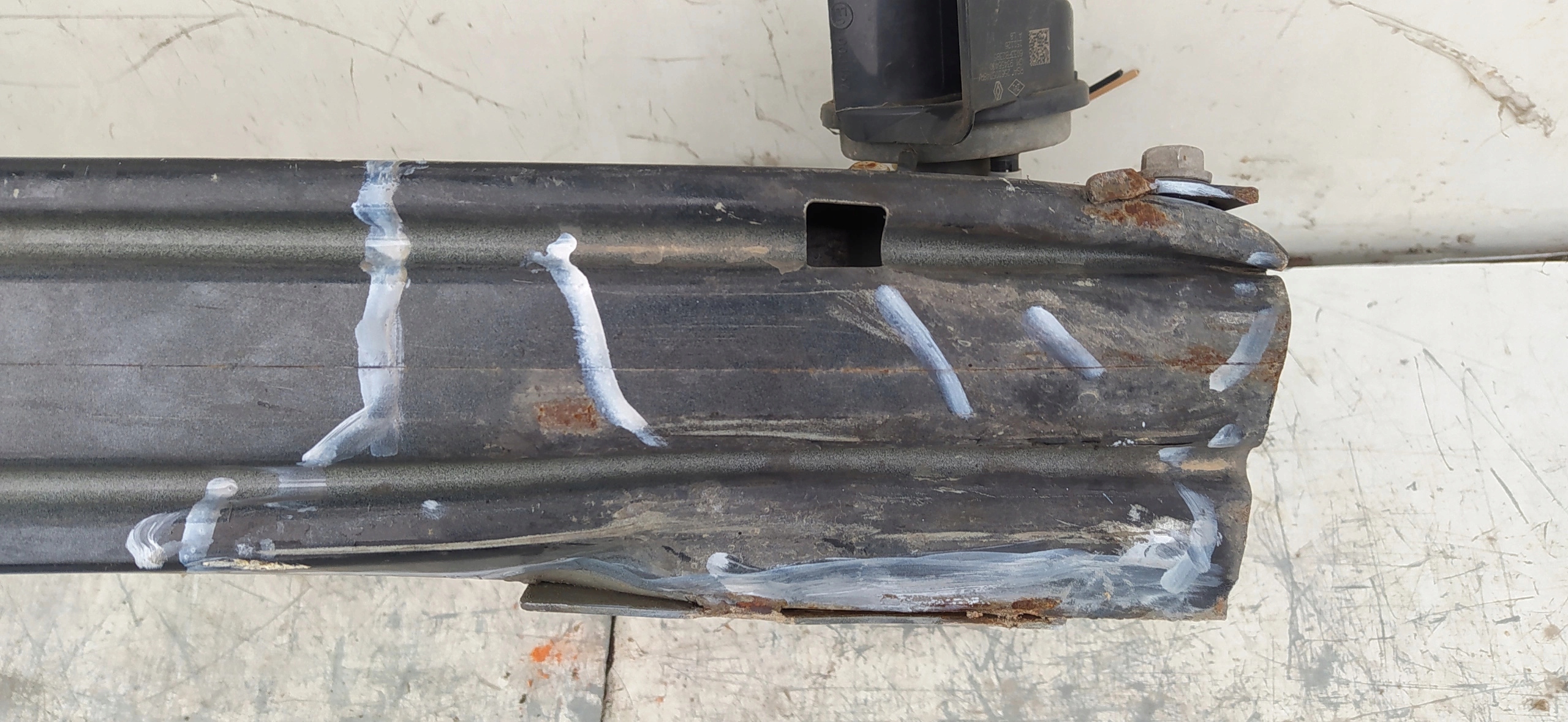 RENAULT TRAFIC III 3 VÝSTUHA PREDNÉHO NÁRAZNÍKA