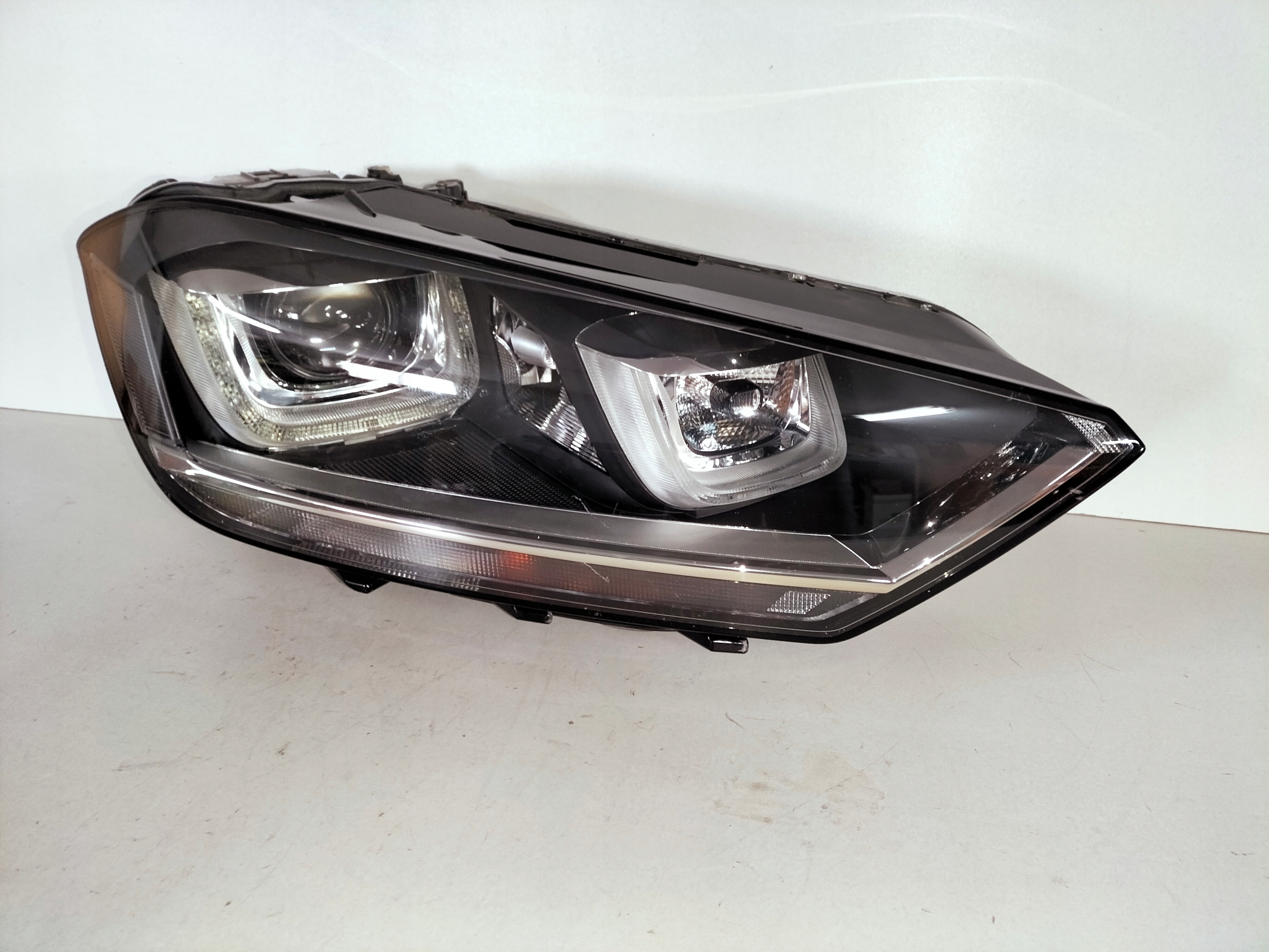 PRAVE PREDNE SVETLO VW GOLF VII SPORTSVAN 14-