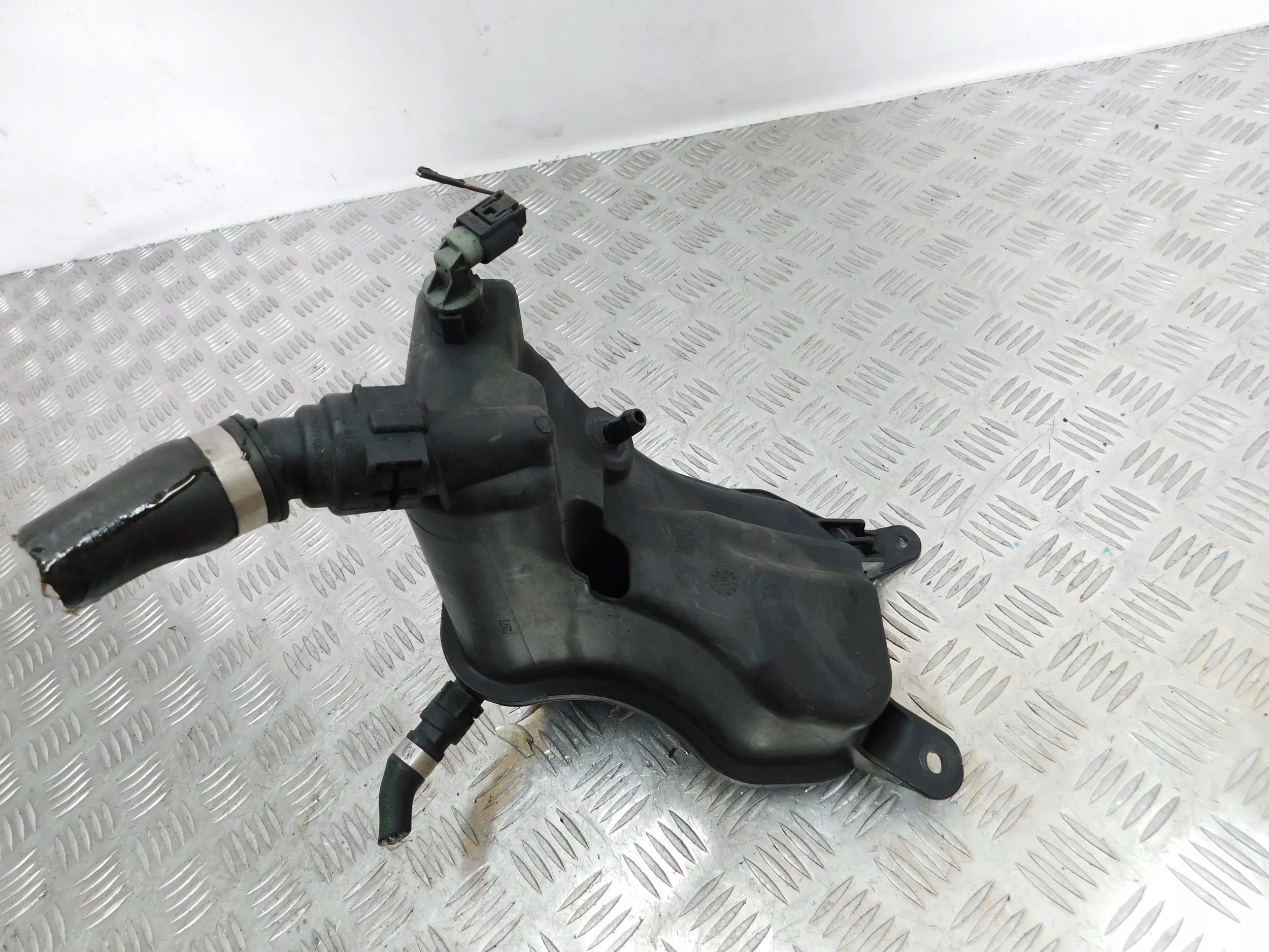 VYROVNAVACIA NADOBKA BMW 3 E92 E93 2.0i