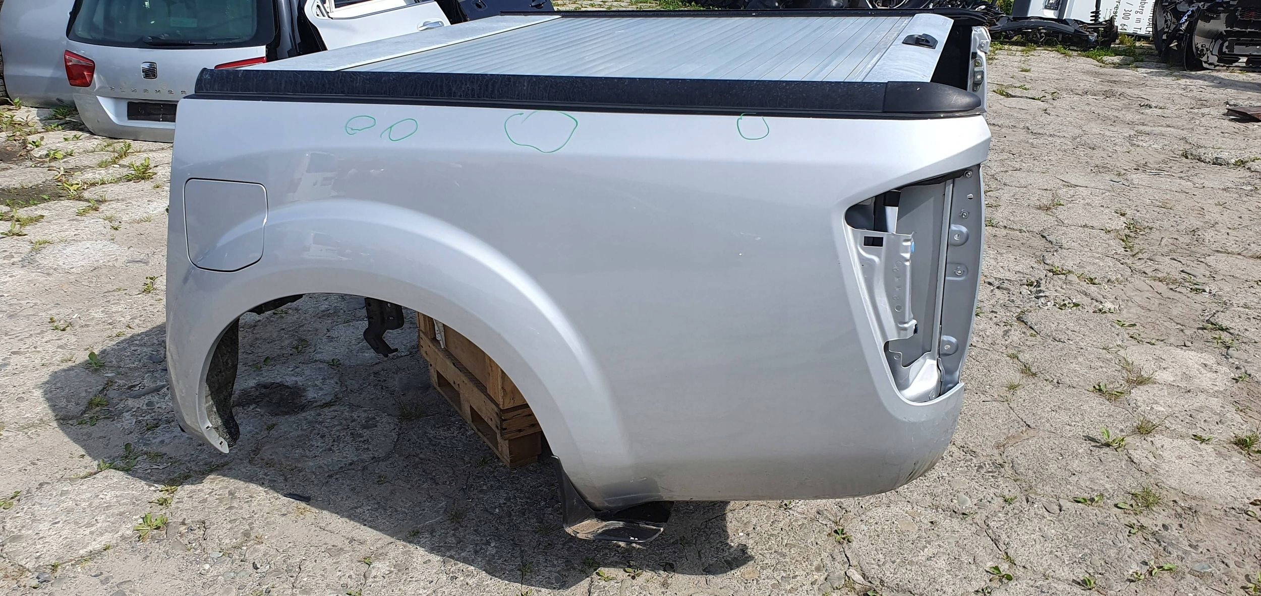 Nissan Navara D23 ŠTVRŤKA KAROSÉRIA ZAD ROLETA