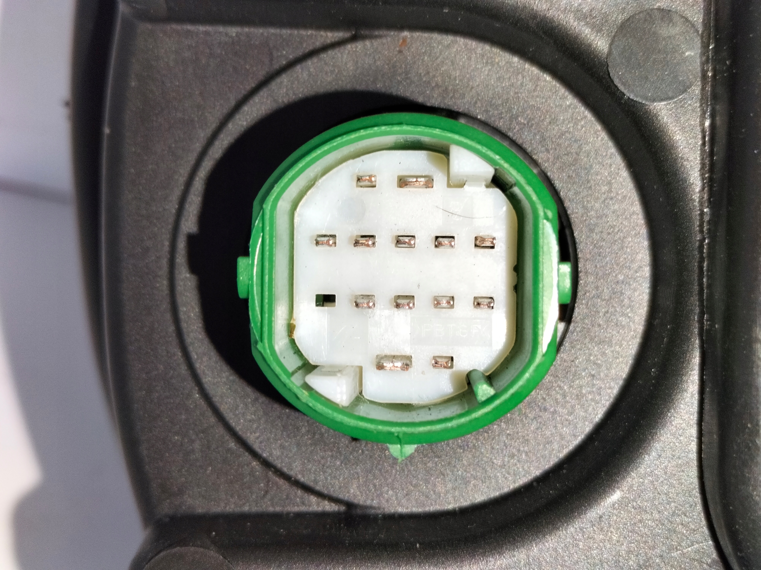 LAVE PREDNE SVETLO FIAT 500 07- XENON