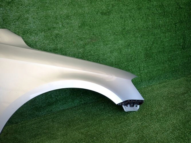 VW PASSAT B7 PRAVY PREDNY BLATNIK