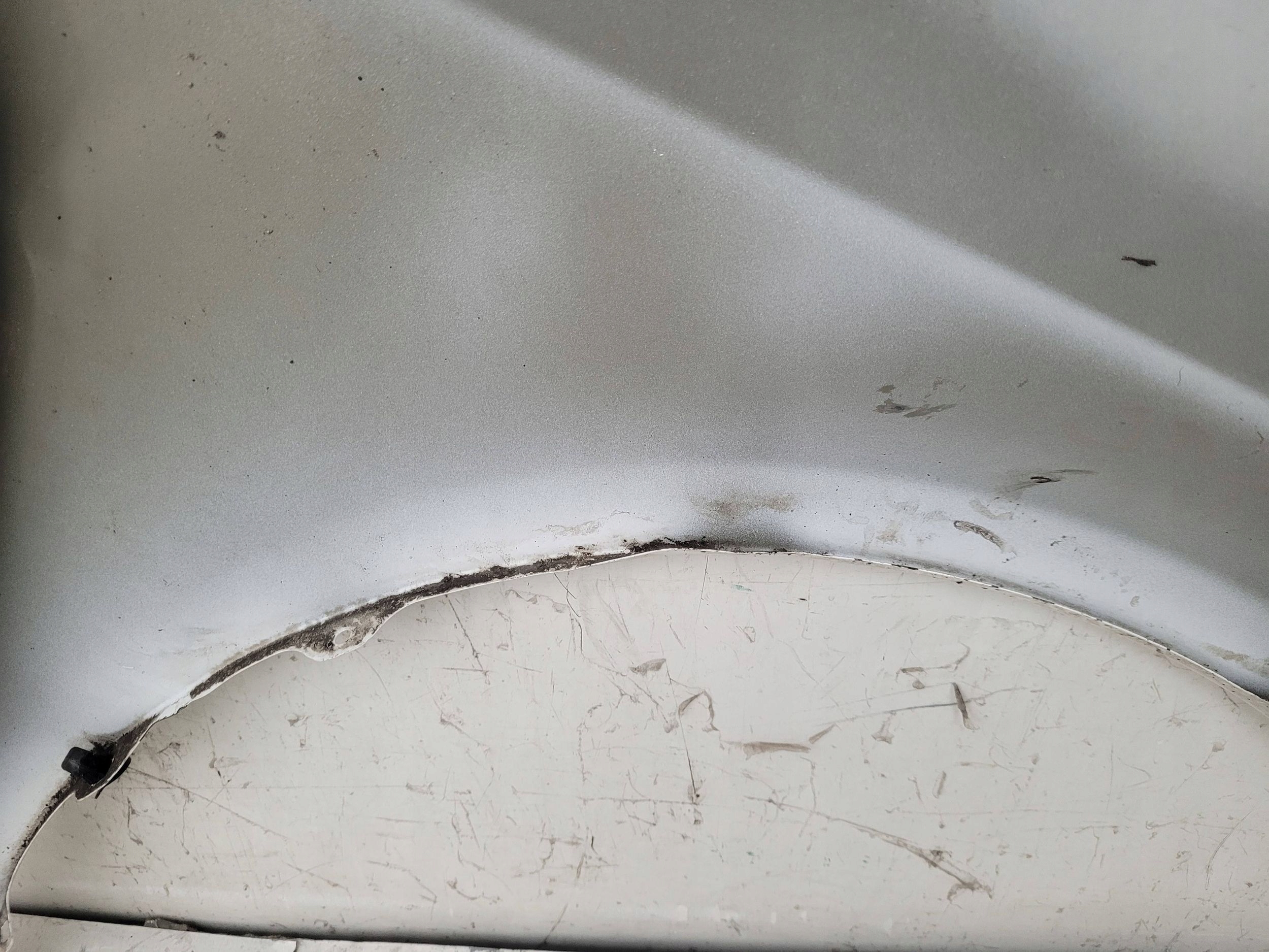 Toyota Avensis T27 ĽAVÝ PREDNÝ BLATNÍK