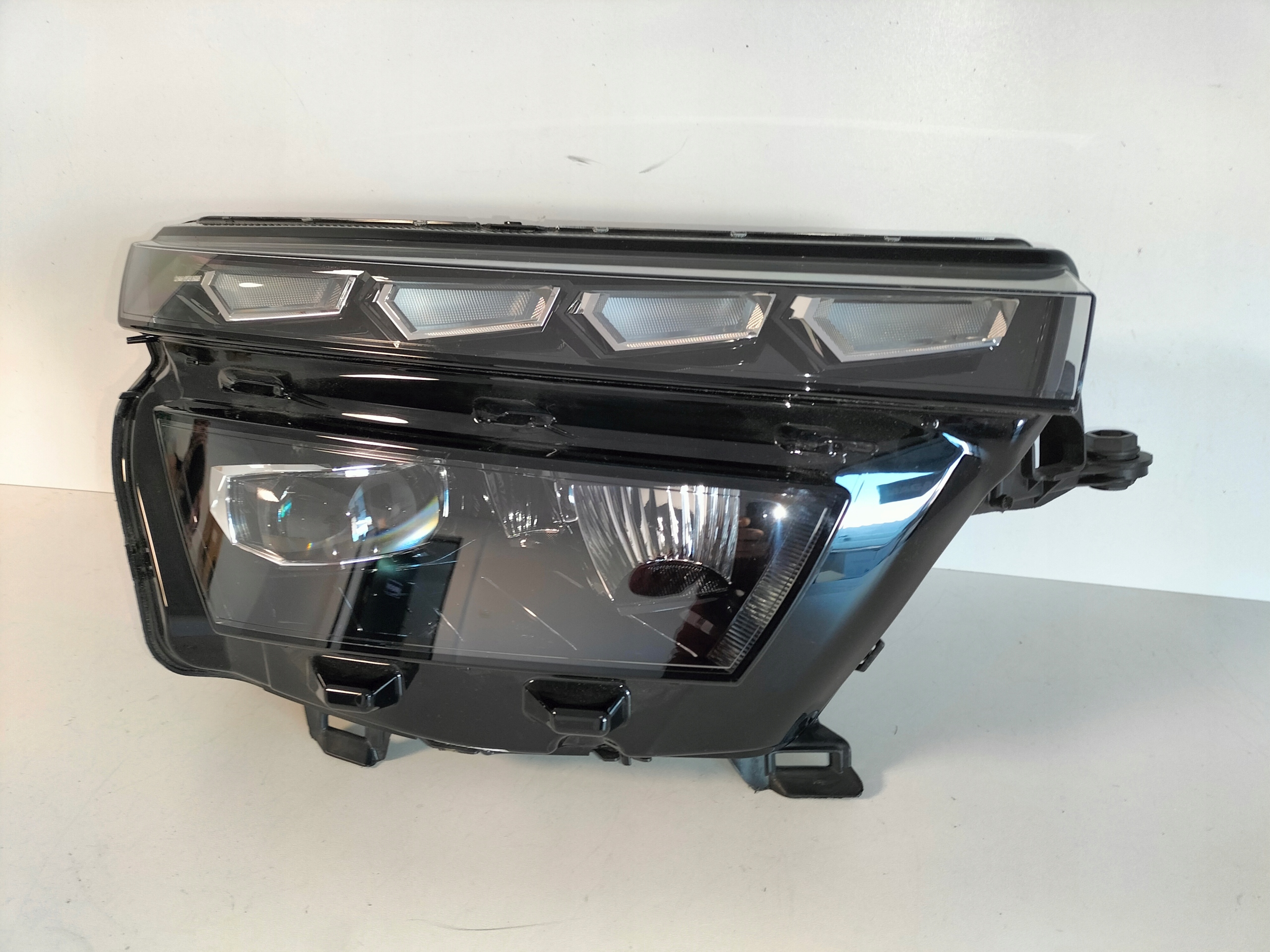 PRAVE PREDNE SVETLO SKODA KAMIQ 19- FULL LED CRYSTAL LIGHTING