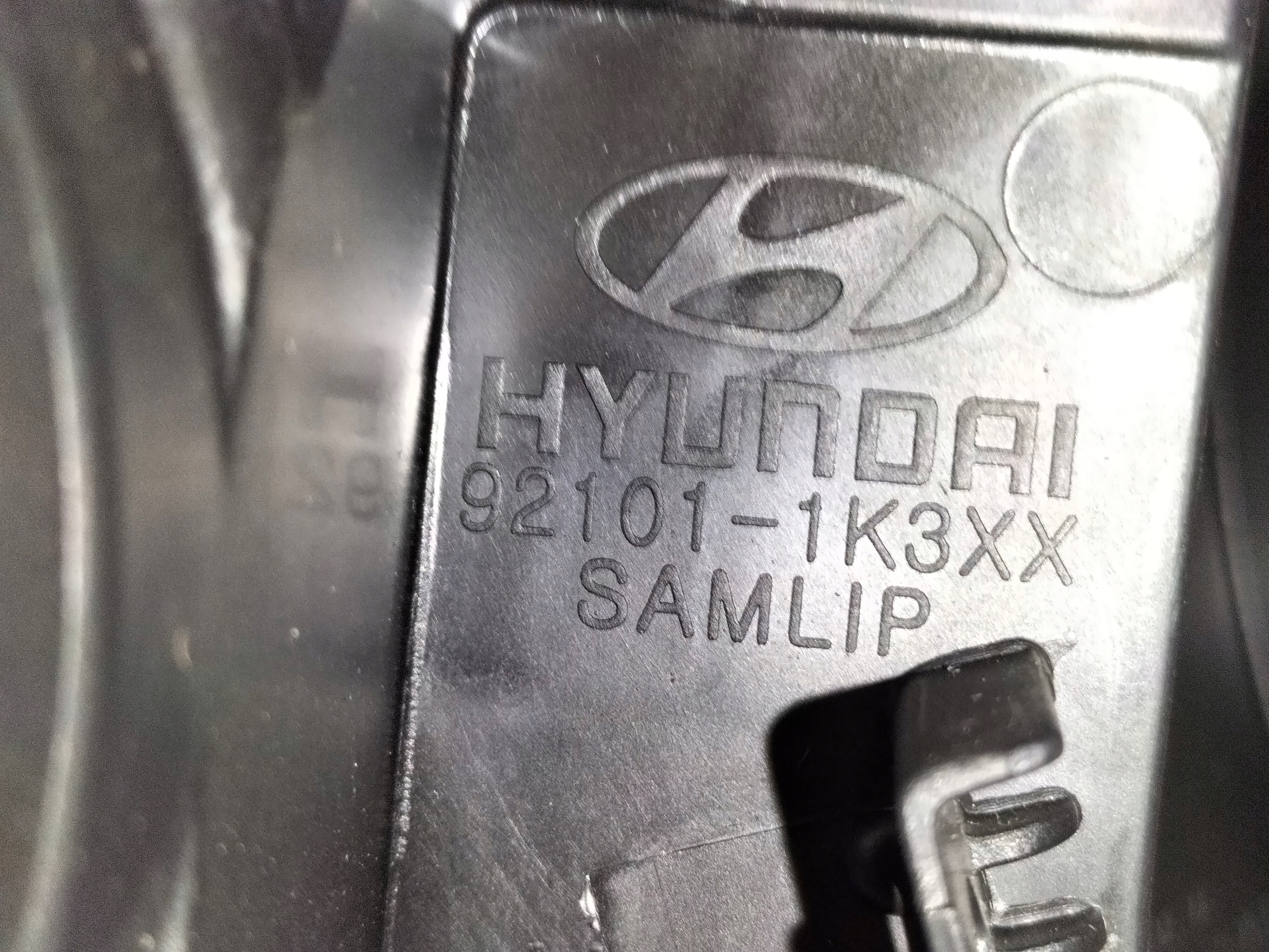 LAVE PREDNE SVETLO HYUNDAI IX20 10-15