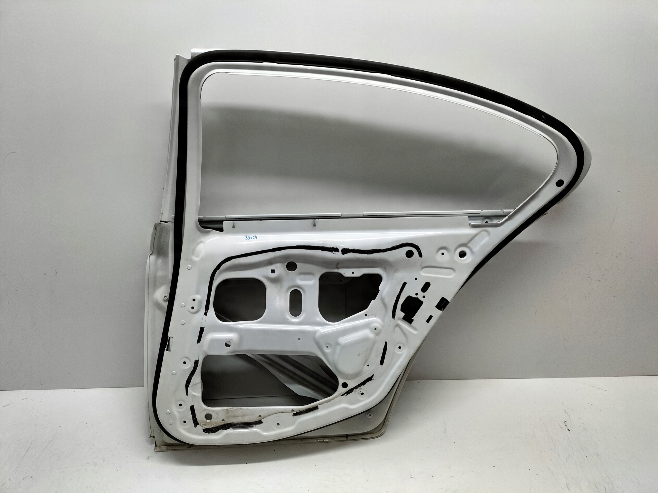 PRAVE ZADNE DVERE BMW 5 F10 10- SEDAN