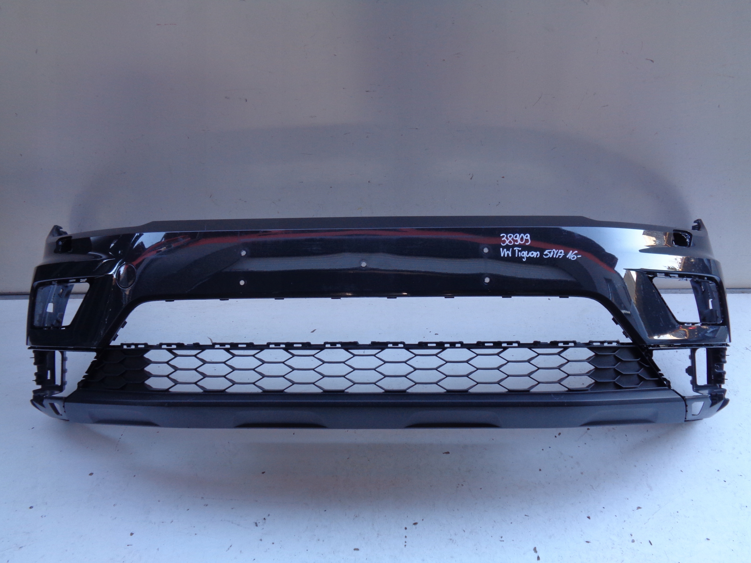 PREDNÝ NÁRAZNÍK VW TIGUAN 5NA 16- NR 38909