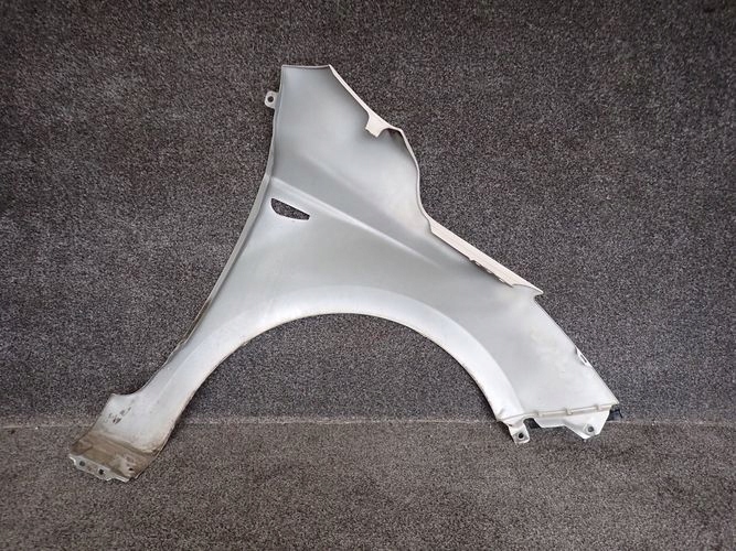 HYUNDAI I20 LIFT 12-14 ĽAVÝ PREDNÝ BLATNÍK
