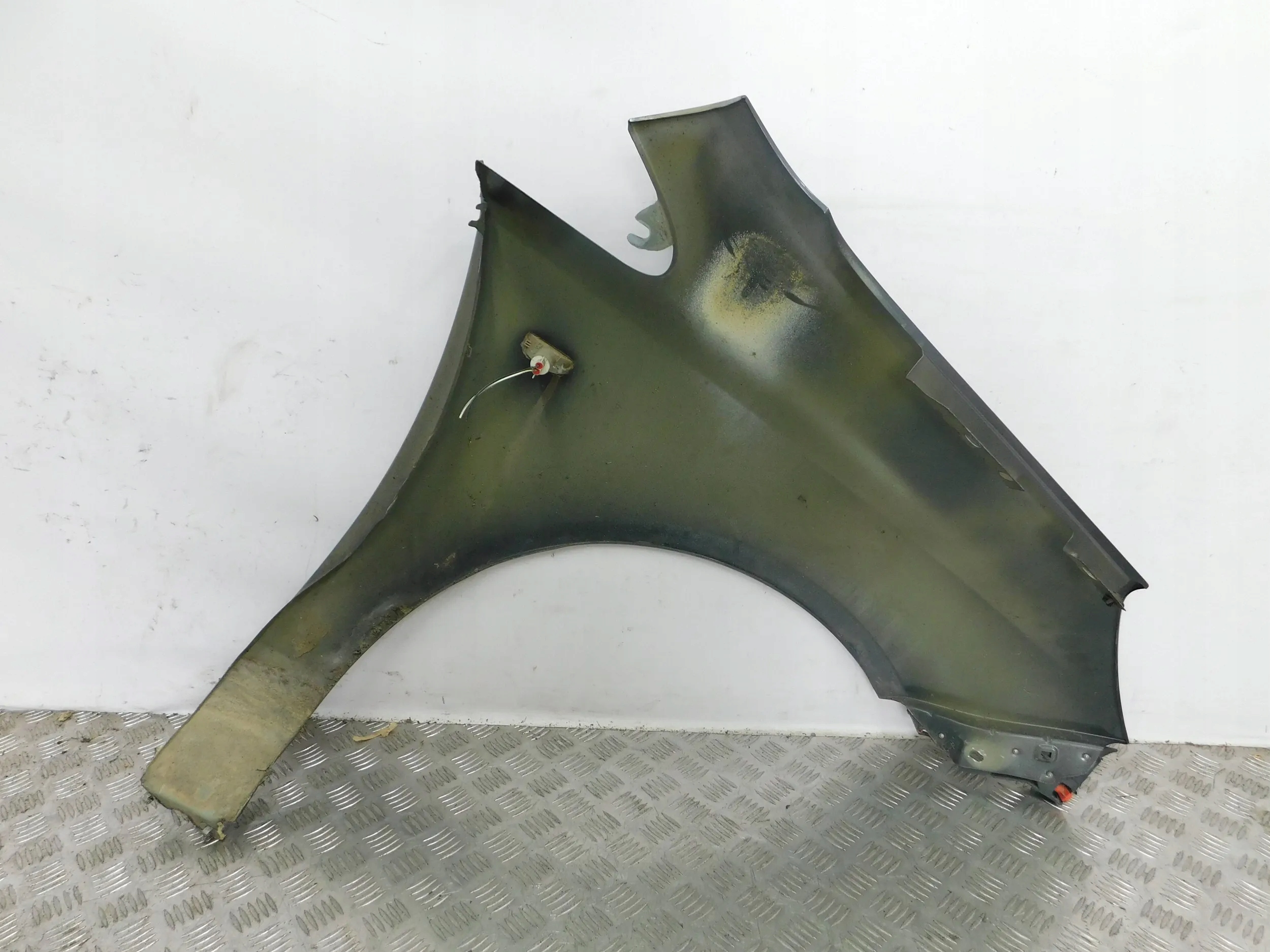 BLATNIK PREDNÝ LAVY OPEL CORSA D