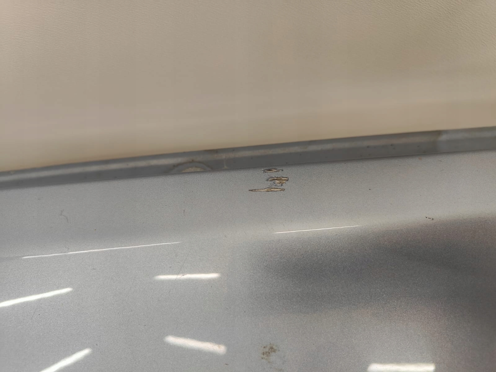 BMW 3 seria 05-12 ĽAVÝ PREDNÝ BLATNÍK