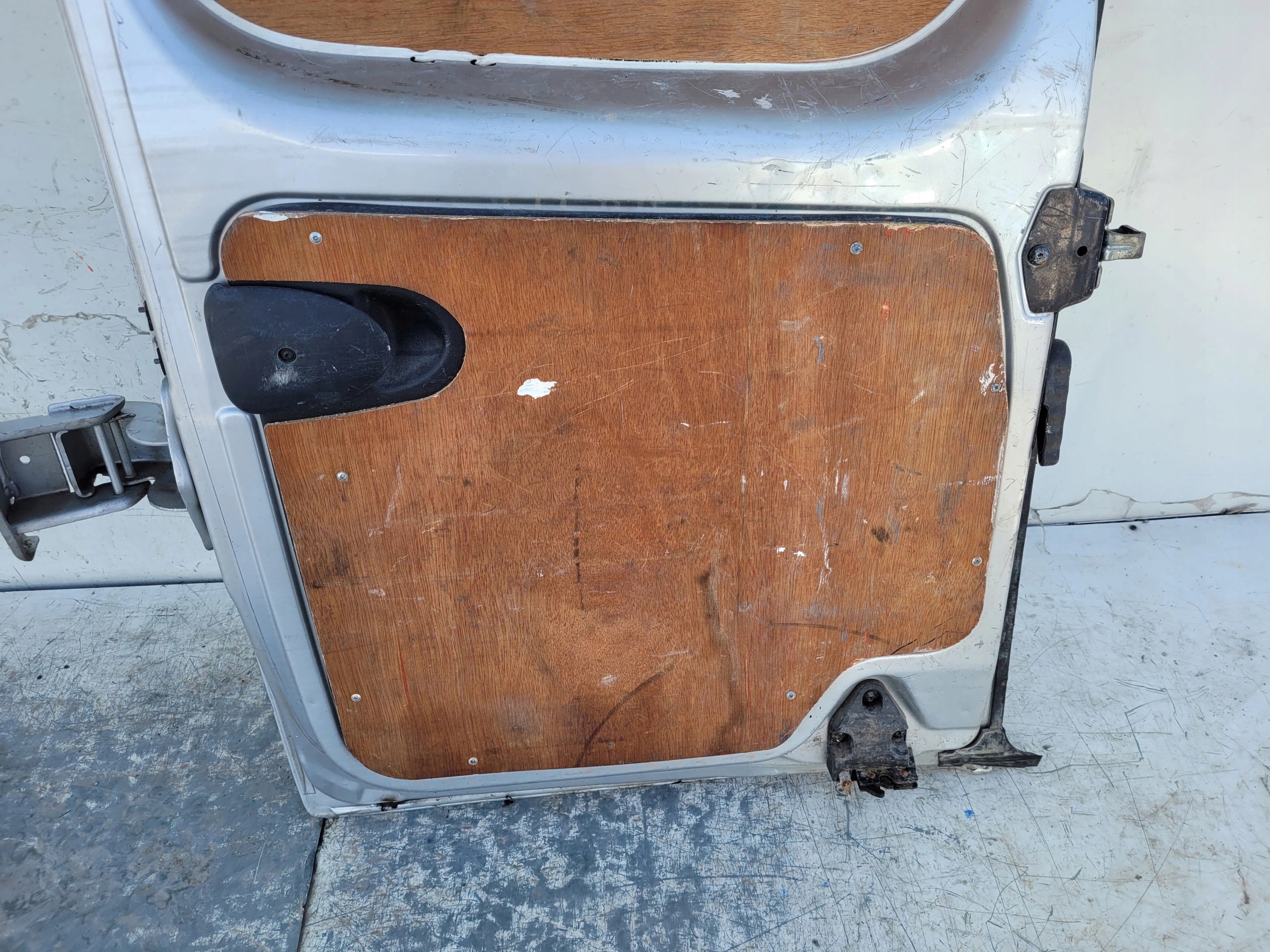 RENAULT TRAFIC III VIVARO PRAVE ZADNE DVERE