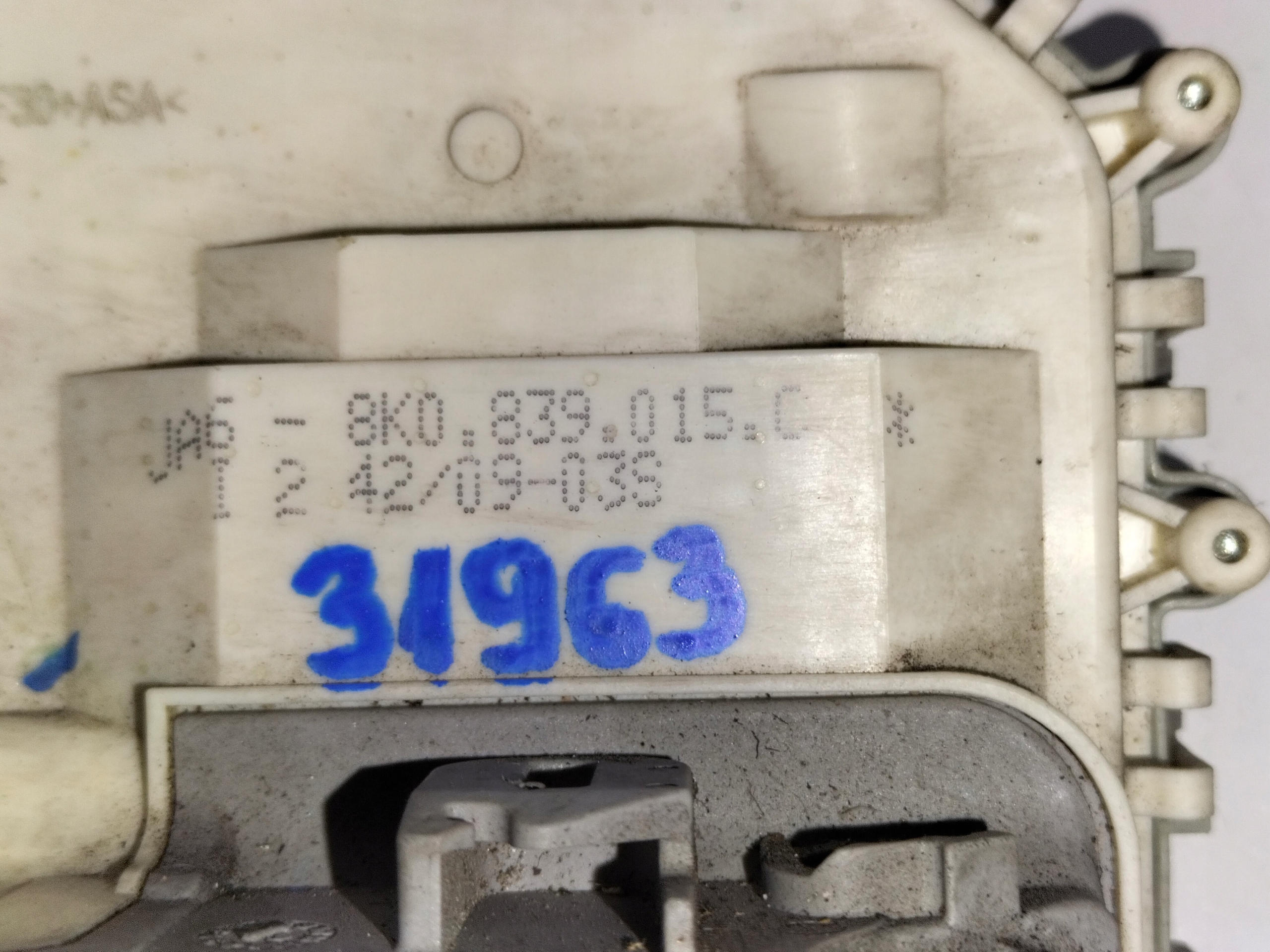 ZÁMOK ĽAVÝCH ZADNÝCH DVERÍ AUDI A4 B8 07- A5 07-