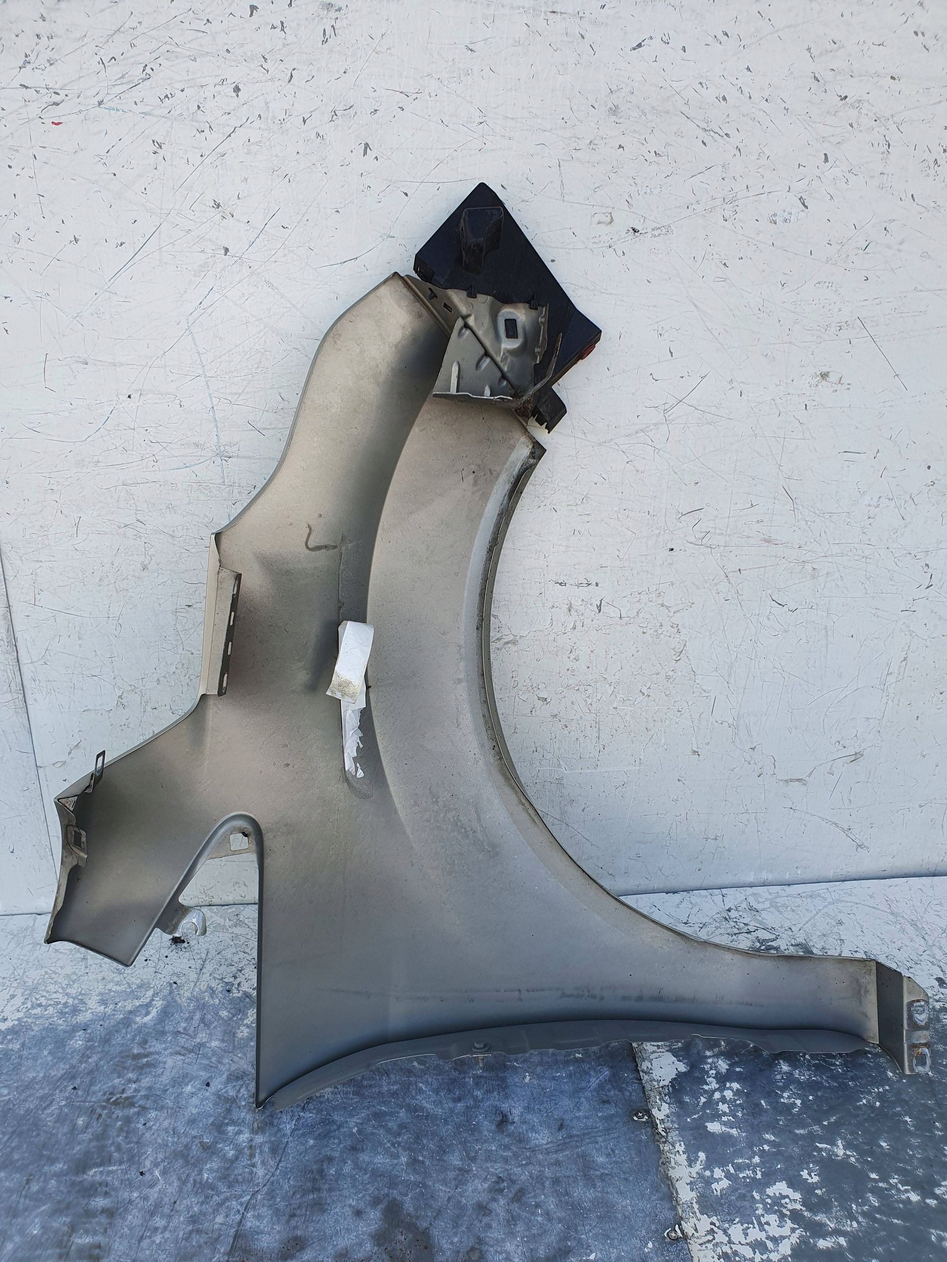 Ford B-MAX B MAX ĽAVÝ PREDNÝ BLATNÍK