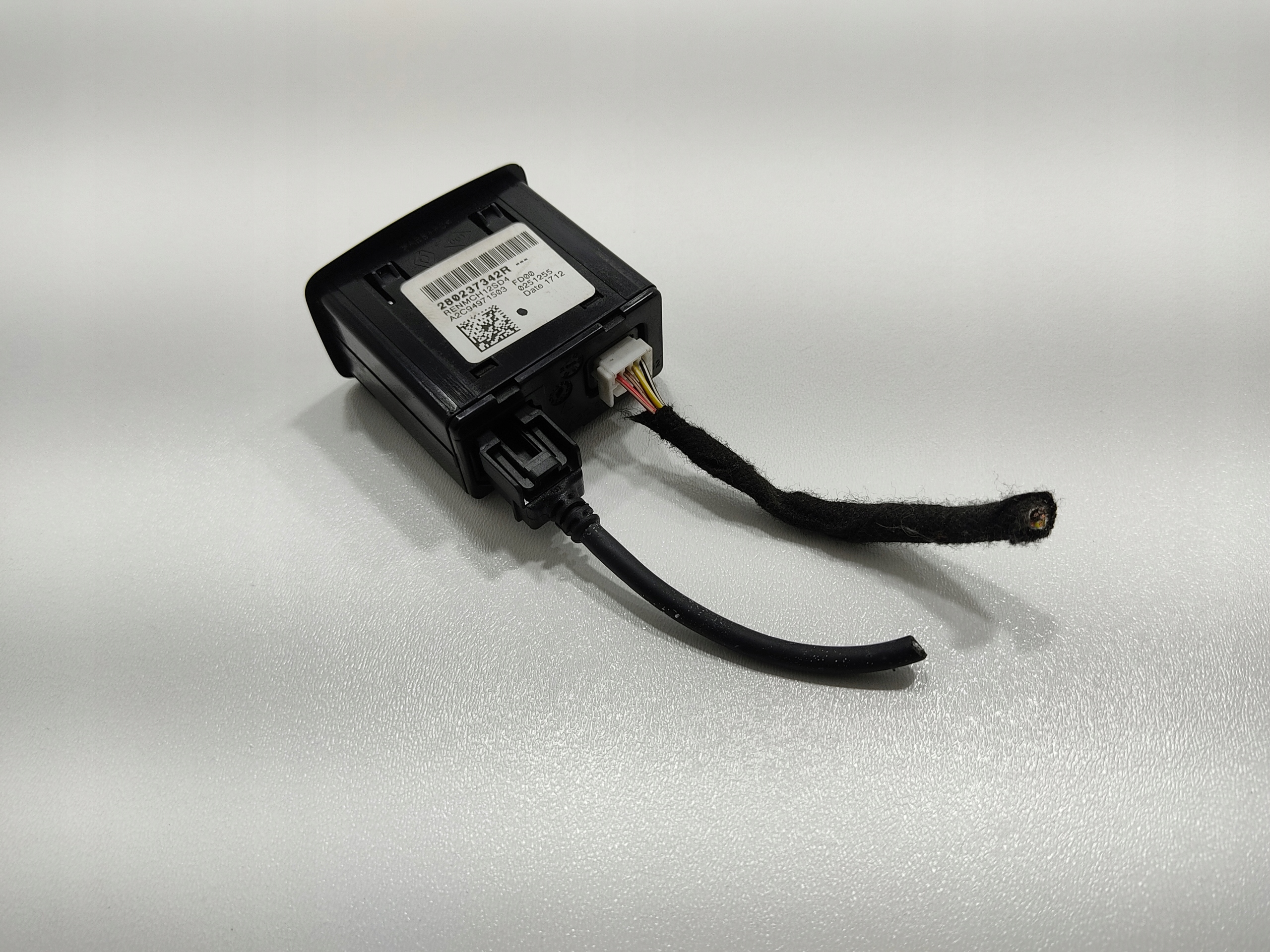ČÍTAČKA KARIET SD USB RENAULT KANGOO III 280237342R 2014-2020 LIFT
