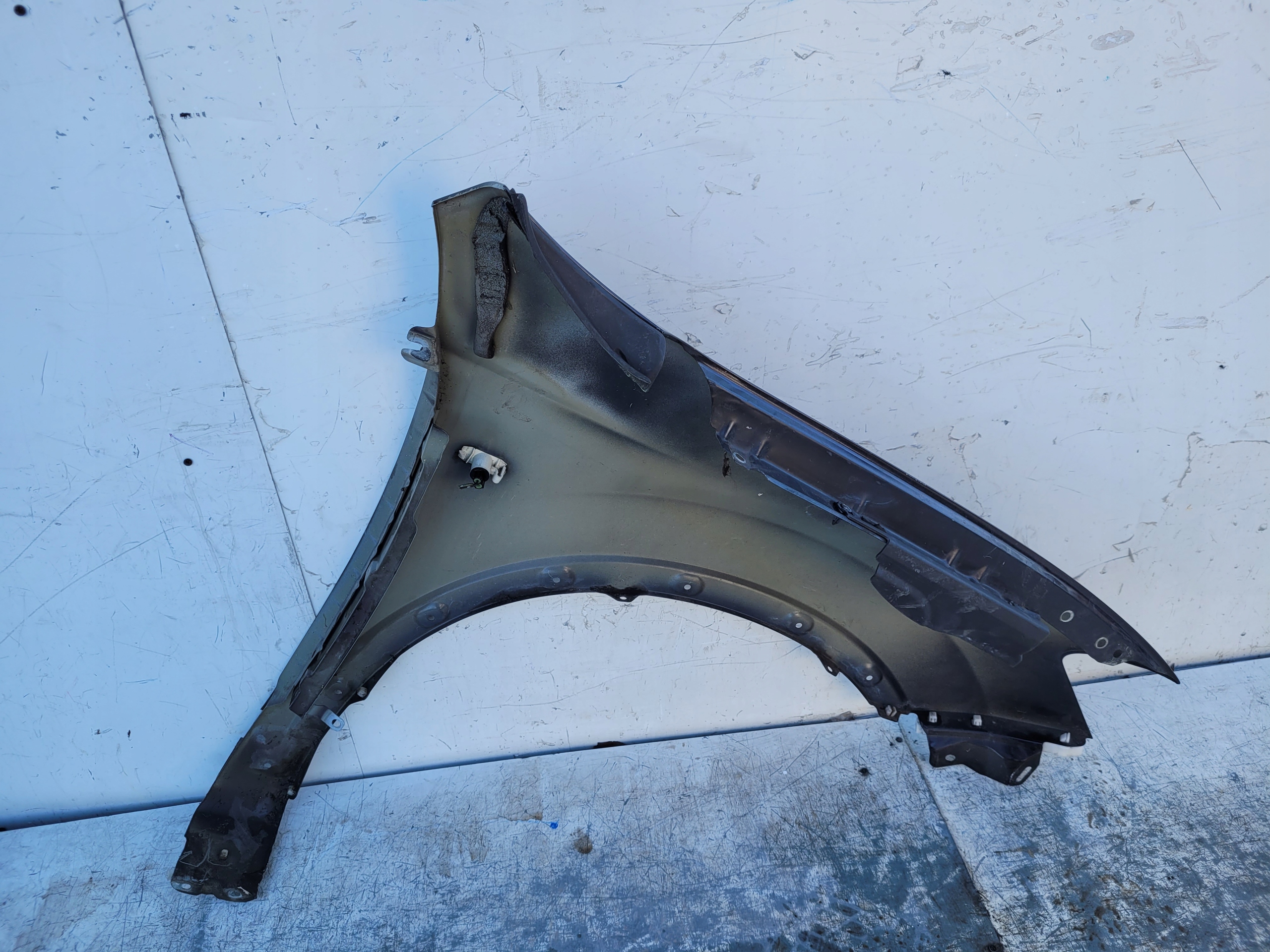 NISSAN QASHQAI J10 LIFT ĽAVÝ PREDNÝ BLATNÍK