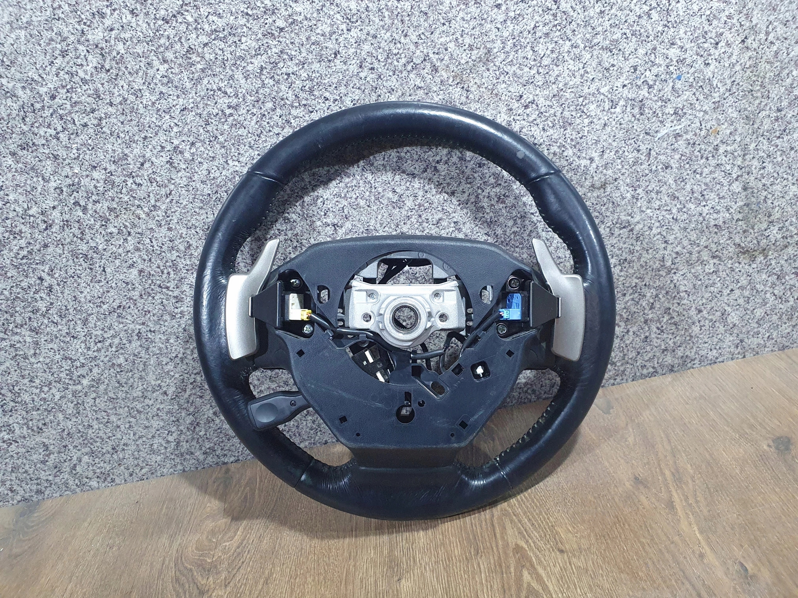 LEXUS IS300H 013-016 VOLANT
