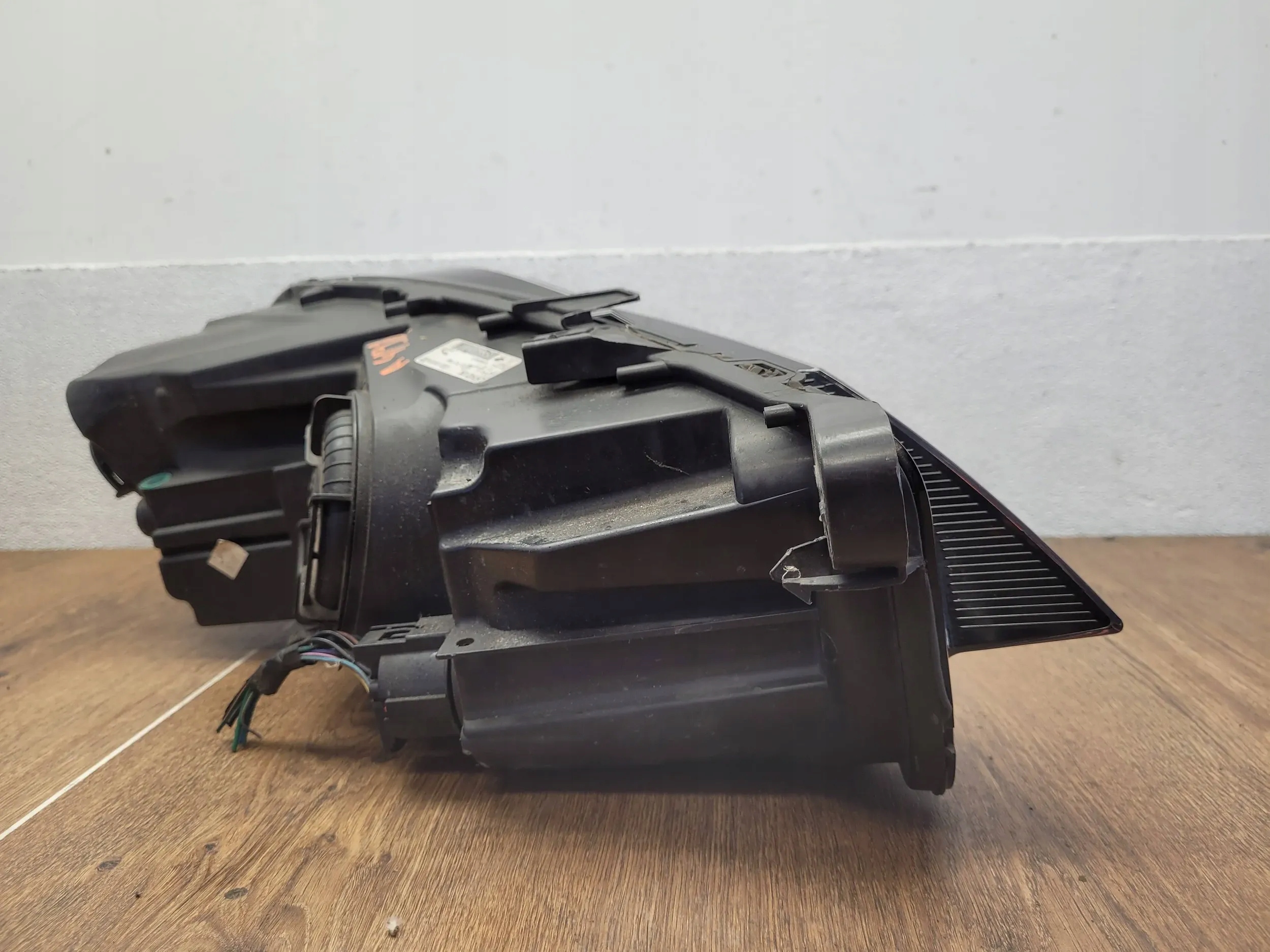 Jaguar XF X260 GX63-13W030-DD ĽAVÉ PREDNÉ SVETLO XENON GB VERZIA