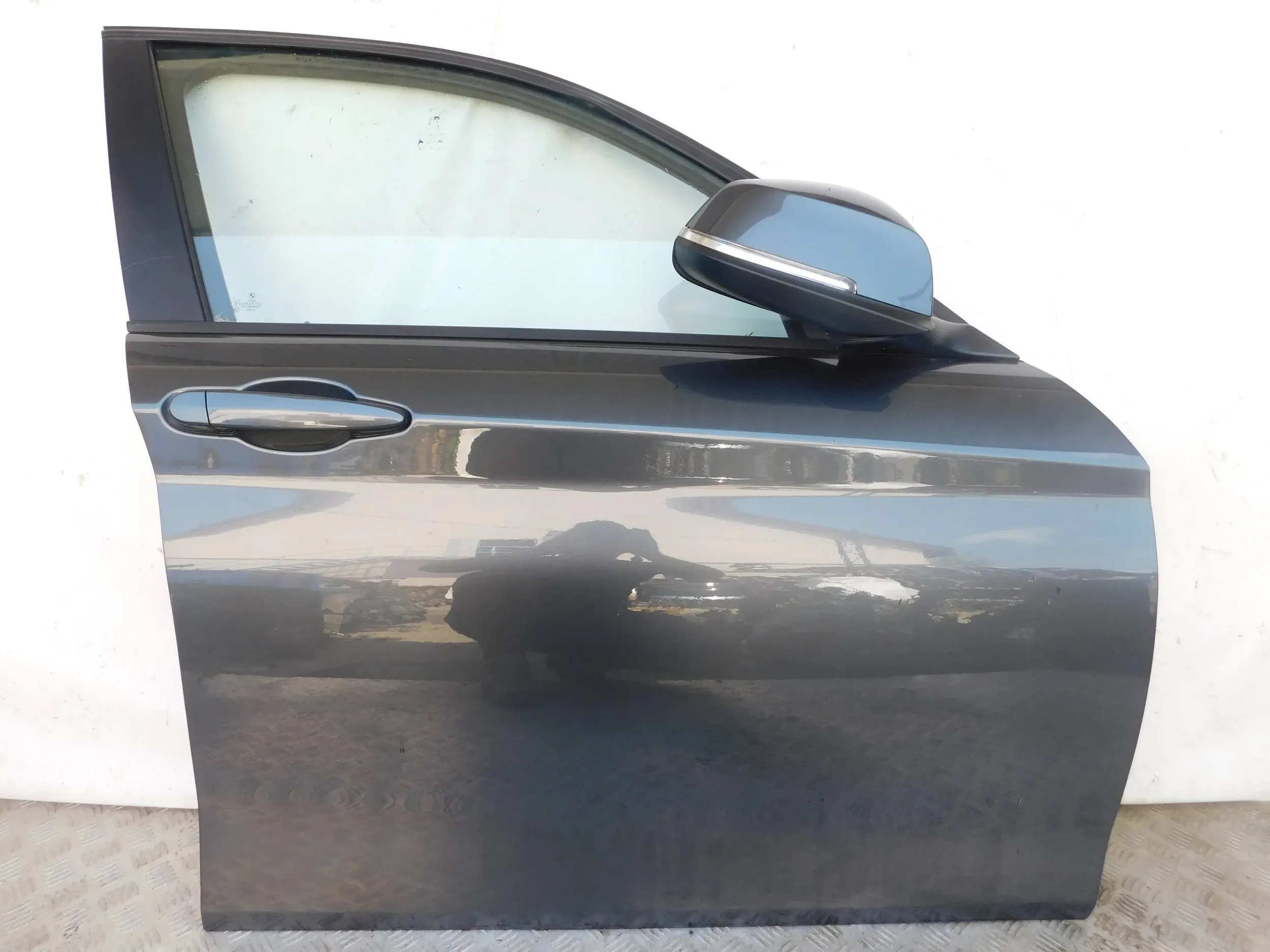 PRAVE PREDNE DVERE BMW 1 F20 B39