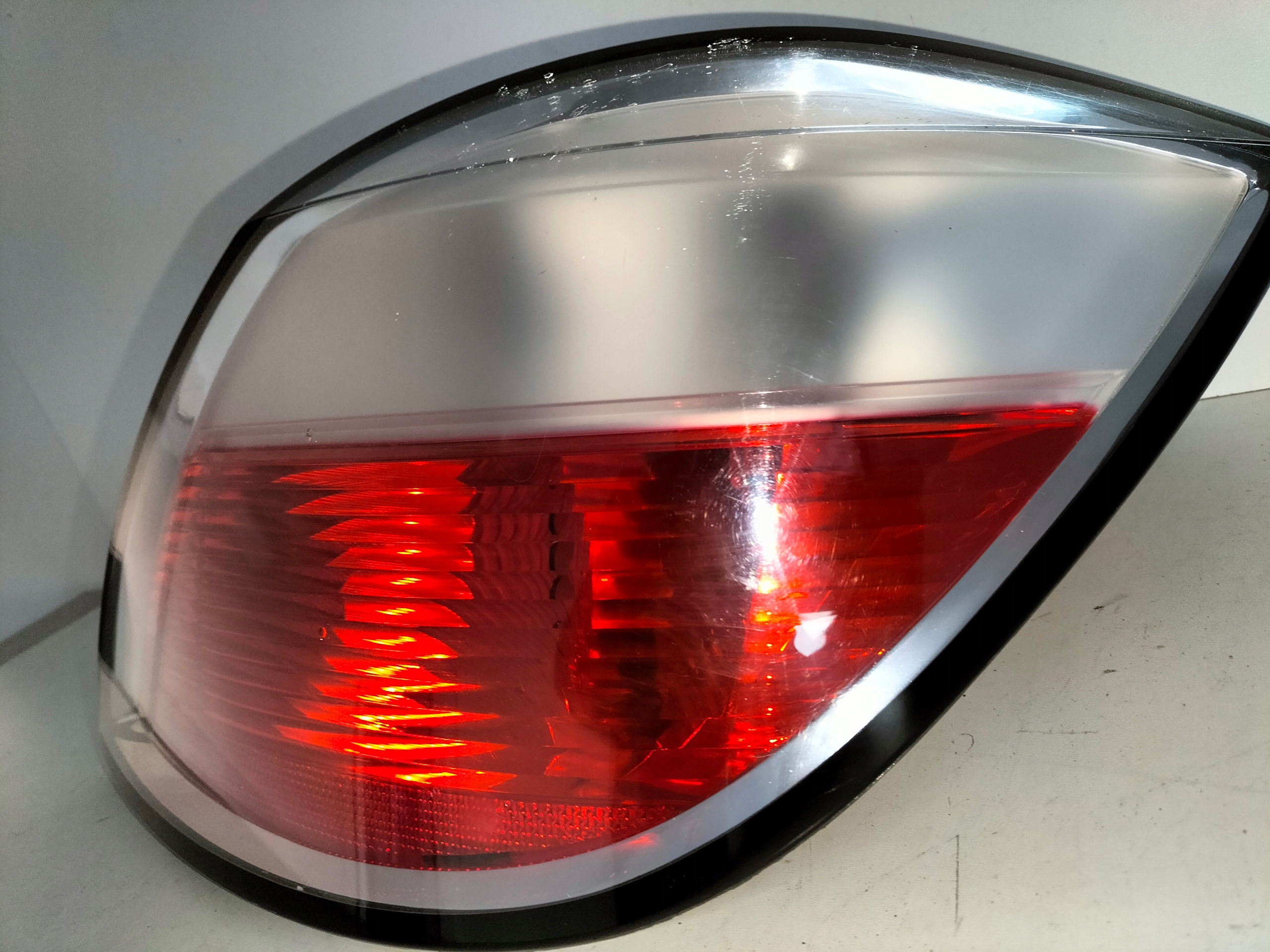 PRAVE ZADNE SVETLO OPEL ASTRA III H 03-07 HB