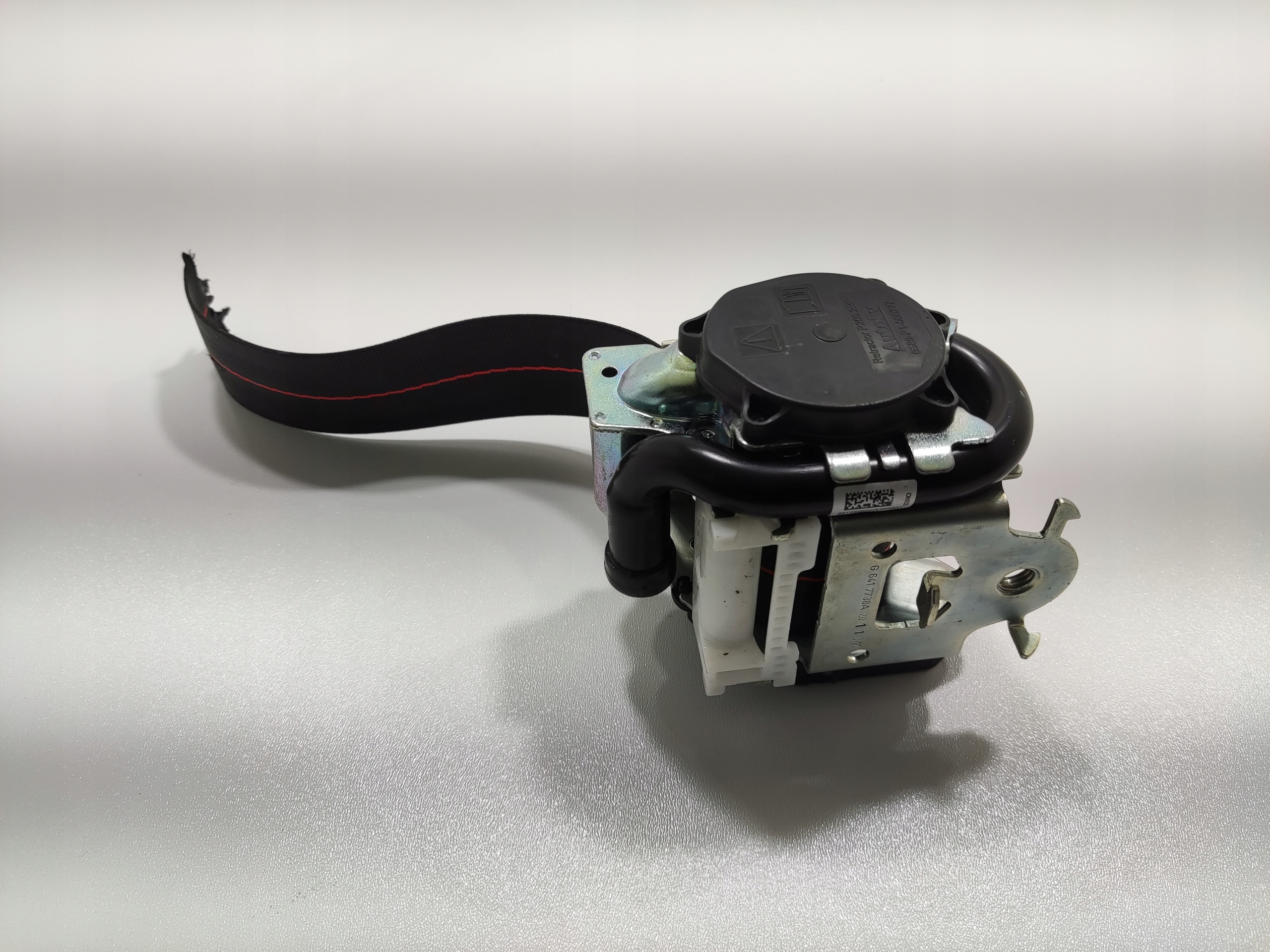 LAVY PREDNY BEZPECNOSTNY PÁS  RENAULT MEGANE IV 868854067R 643671400C 16-20
