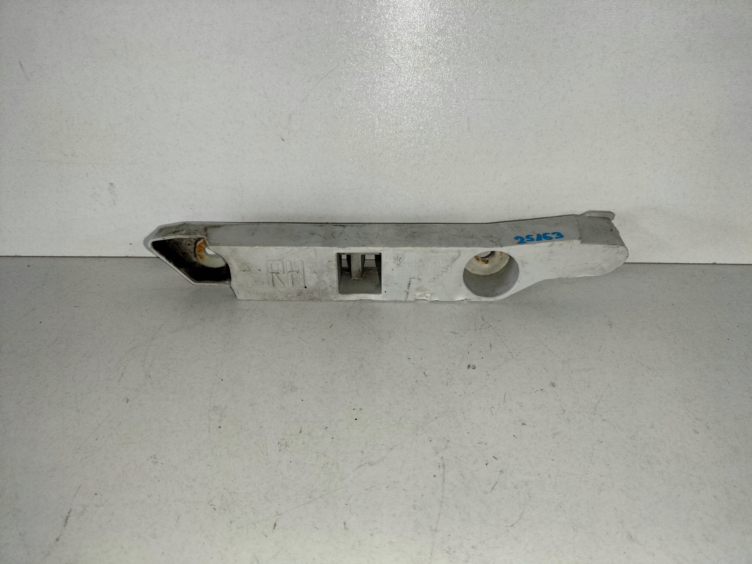 PRAVÝ DRŽIAK NÁRAZNÍKA FORD FOCUS MK2 LIFT 08-