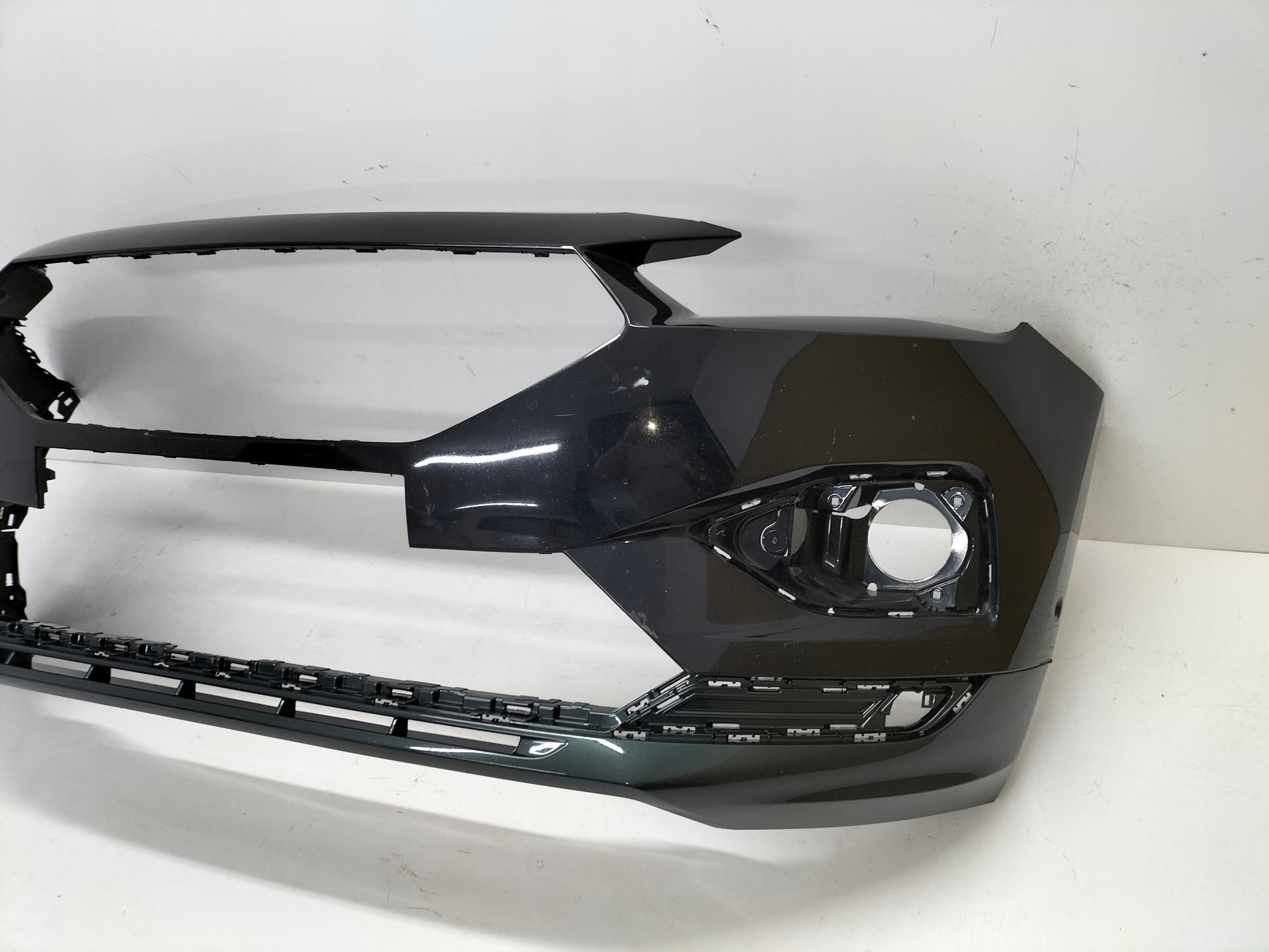 PREDNÝ NÁRAZNÍK SEAT TARRACO 18-