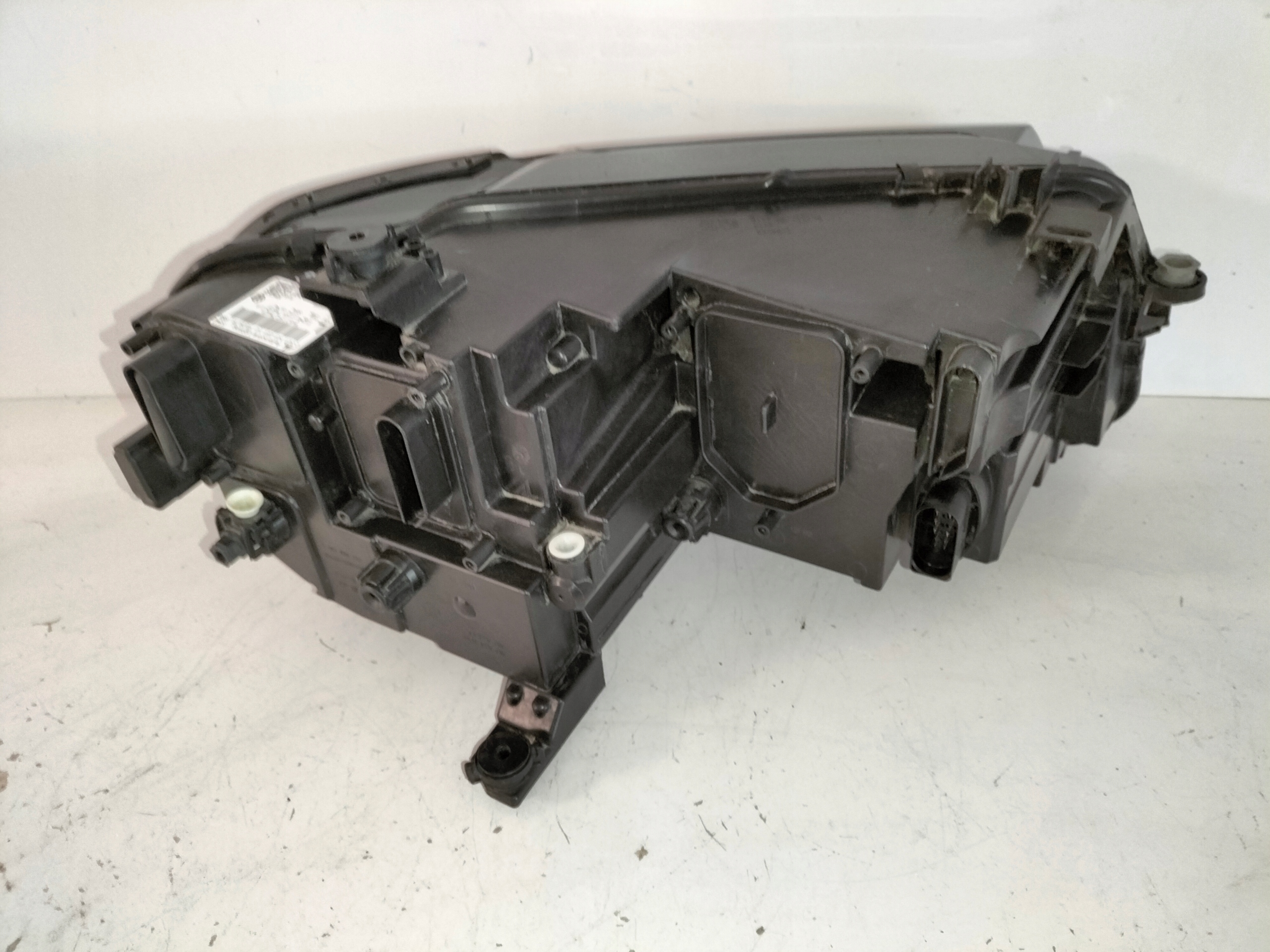 LAVE PREDNE SVETLO VW TIGUAN II 16- FULL LED