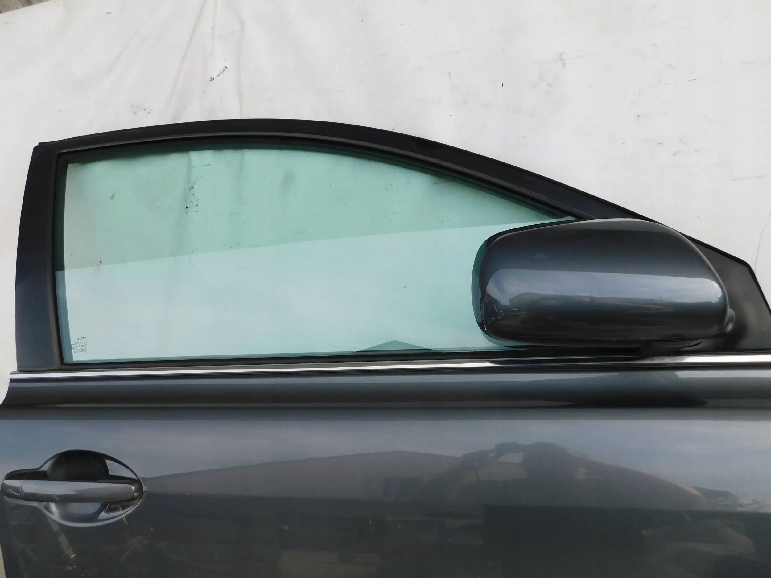 PRAVE PREDNE DVERE TOYOTA AVENSIS T25