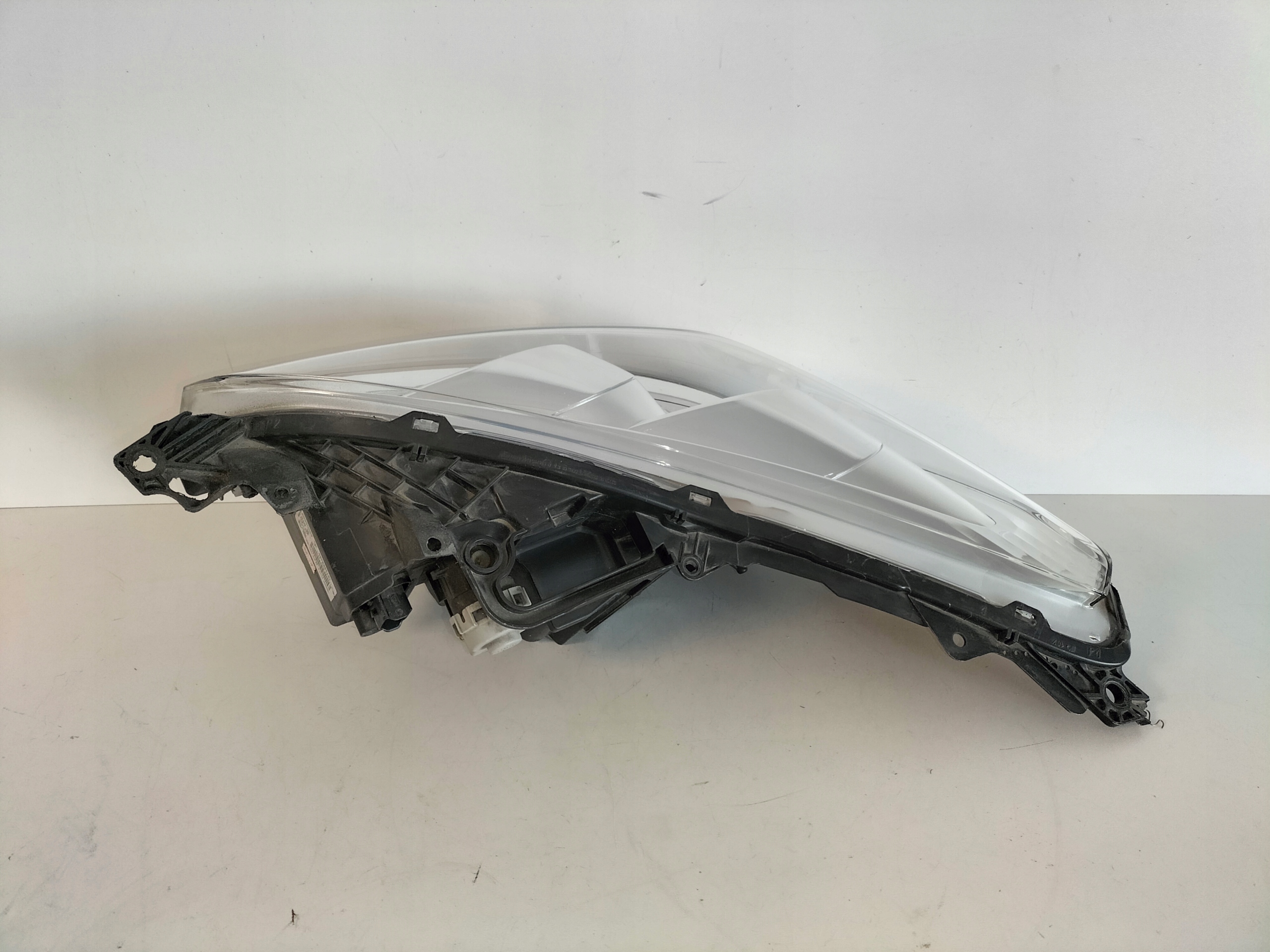 PRAVE PREDNE SVETLO PEUGEOT 508 I 10-14 XENON