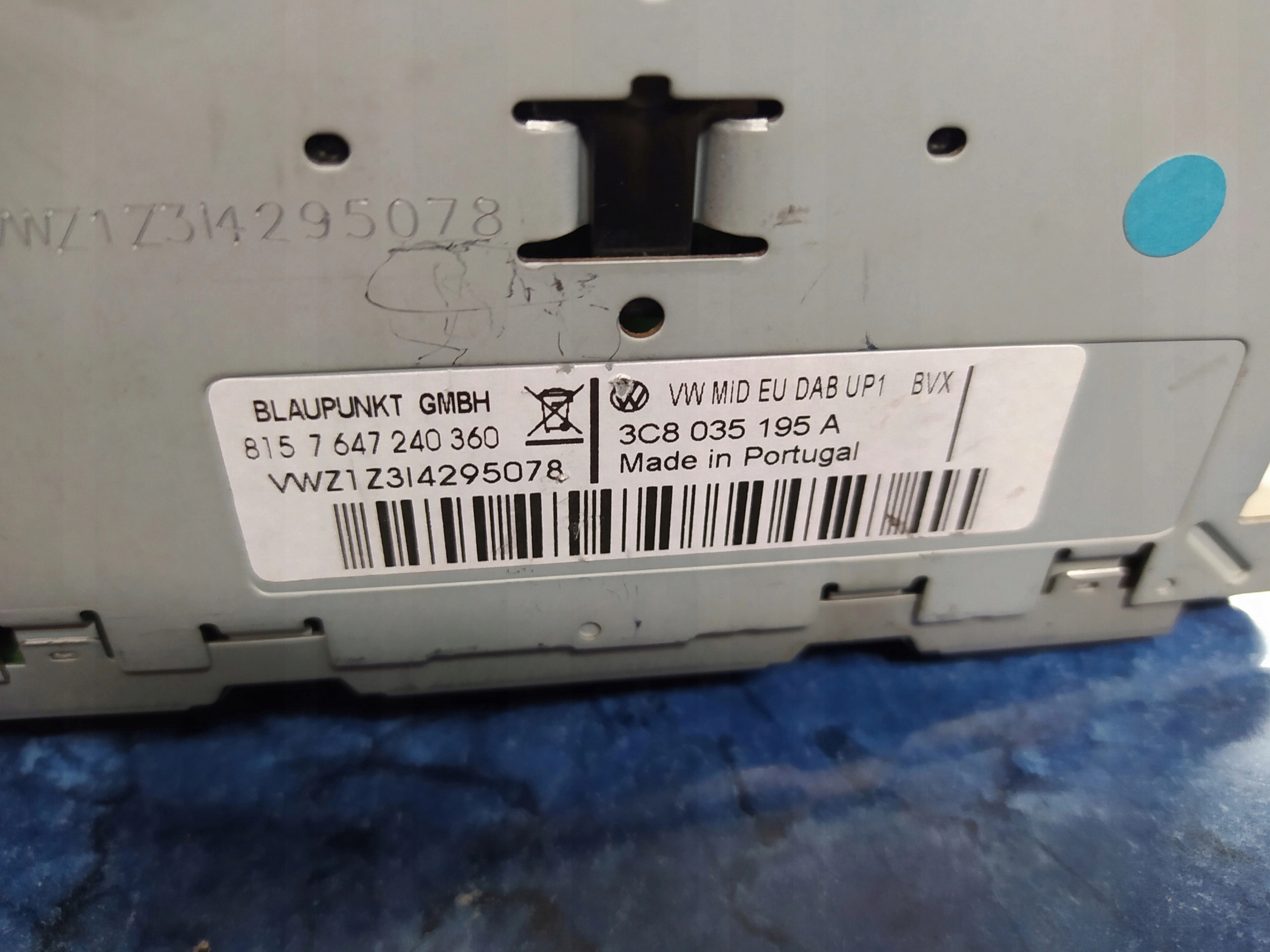 VW GOLF V TOURAN PASSAT  RADIO KOD 3C8035195A