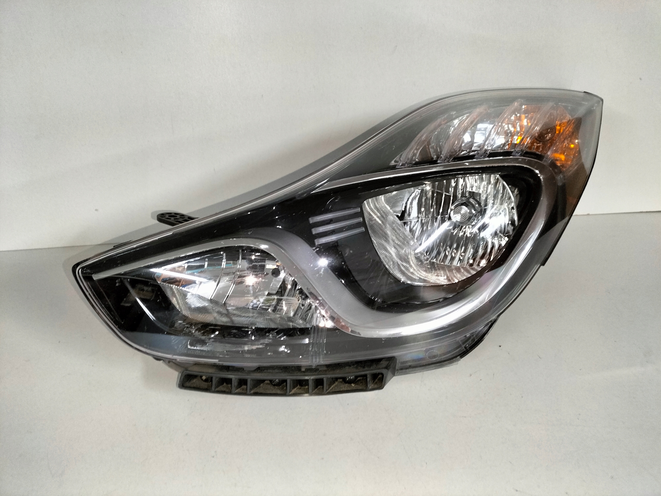 LAVE PREDNE SVETLO HYUNDAI IX20 10-