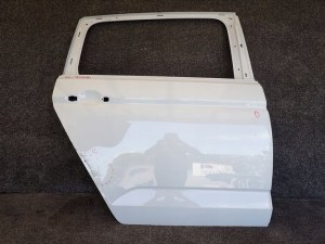 VW TOURAN 15- PRAVE ZADNE DVERE VW TOURAN 15- PRAVE ZADNE DVERE