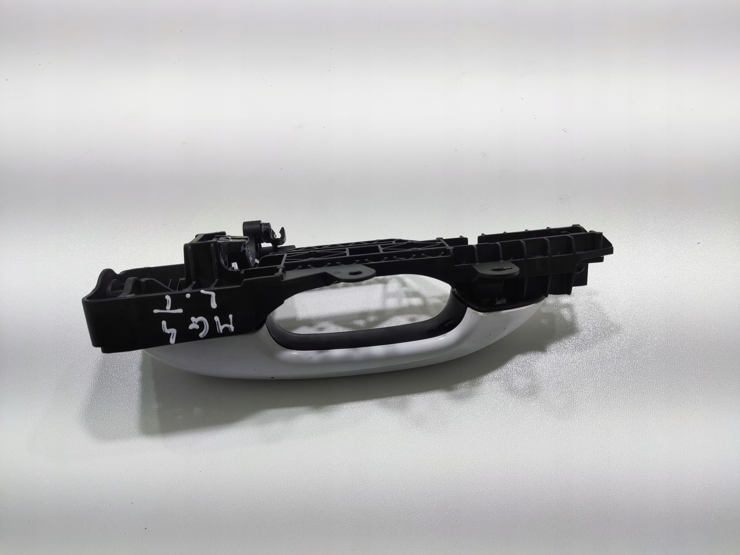 KĽUČKA ĽAVÝCH ZADNÝCH DVERÍ MG 4 MG4 2022-2025